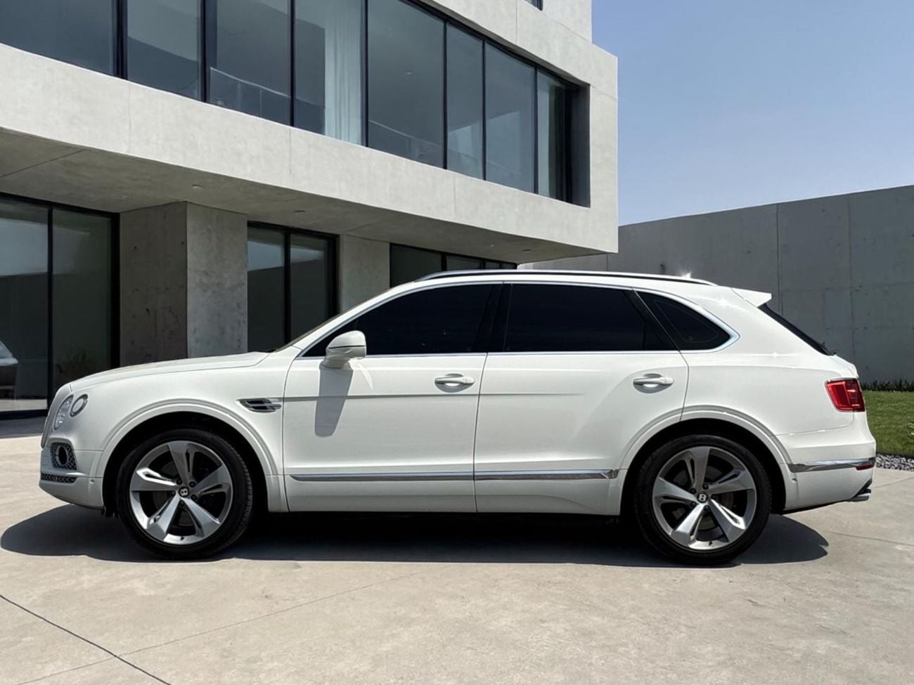 بنتلي بينتايجا AED 4,640 P.M | 0% DOWN PAYMENT | BENTLEY BENTAYGA V8 | 4.0L V8 | 2020 | FULL SERVICE HISTORY | GCC