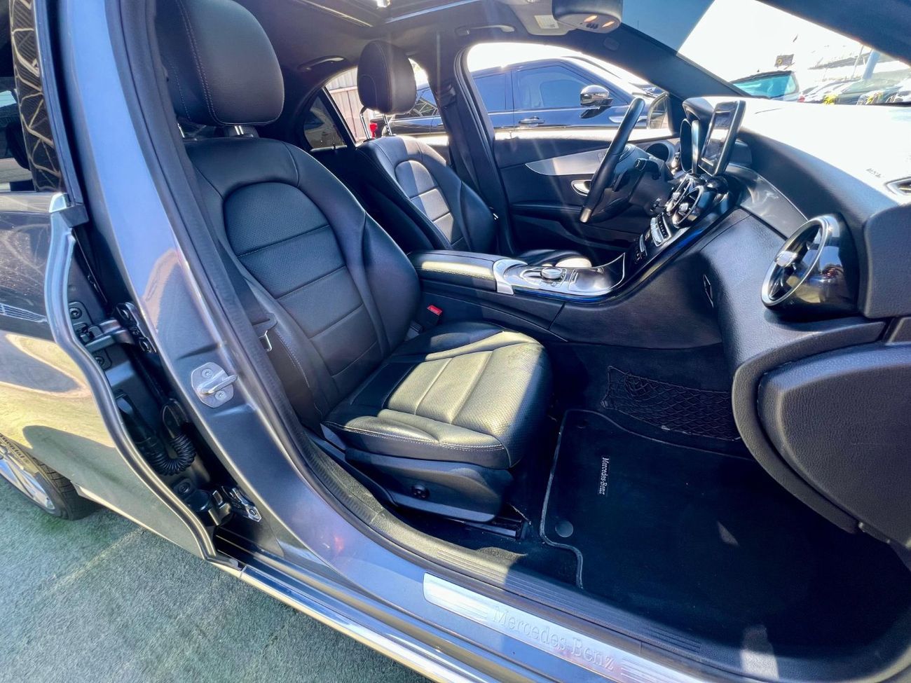 Mercedes-Benz C 300 AMG Pack 2.0L warranty one year bank financie available