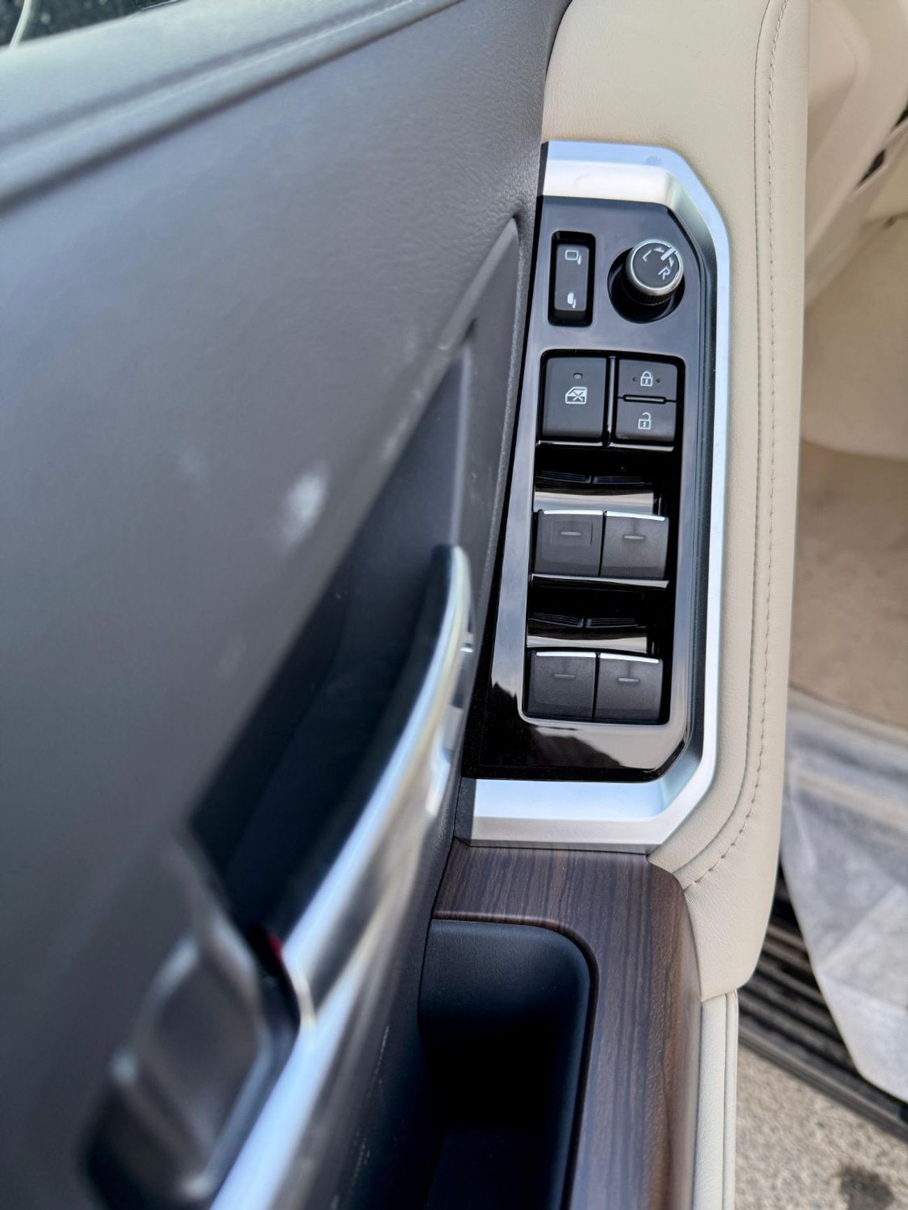 تويوتا لاند كروزر GXR 3.5L