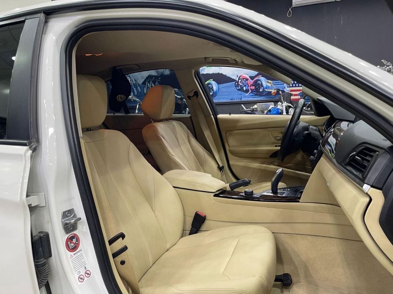 بي أم دبليو 320 FULL OPTIONS Exclusive 2.0L BMW 3 Series 320 2014