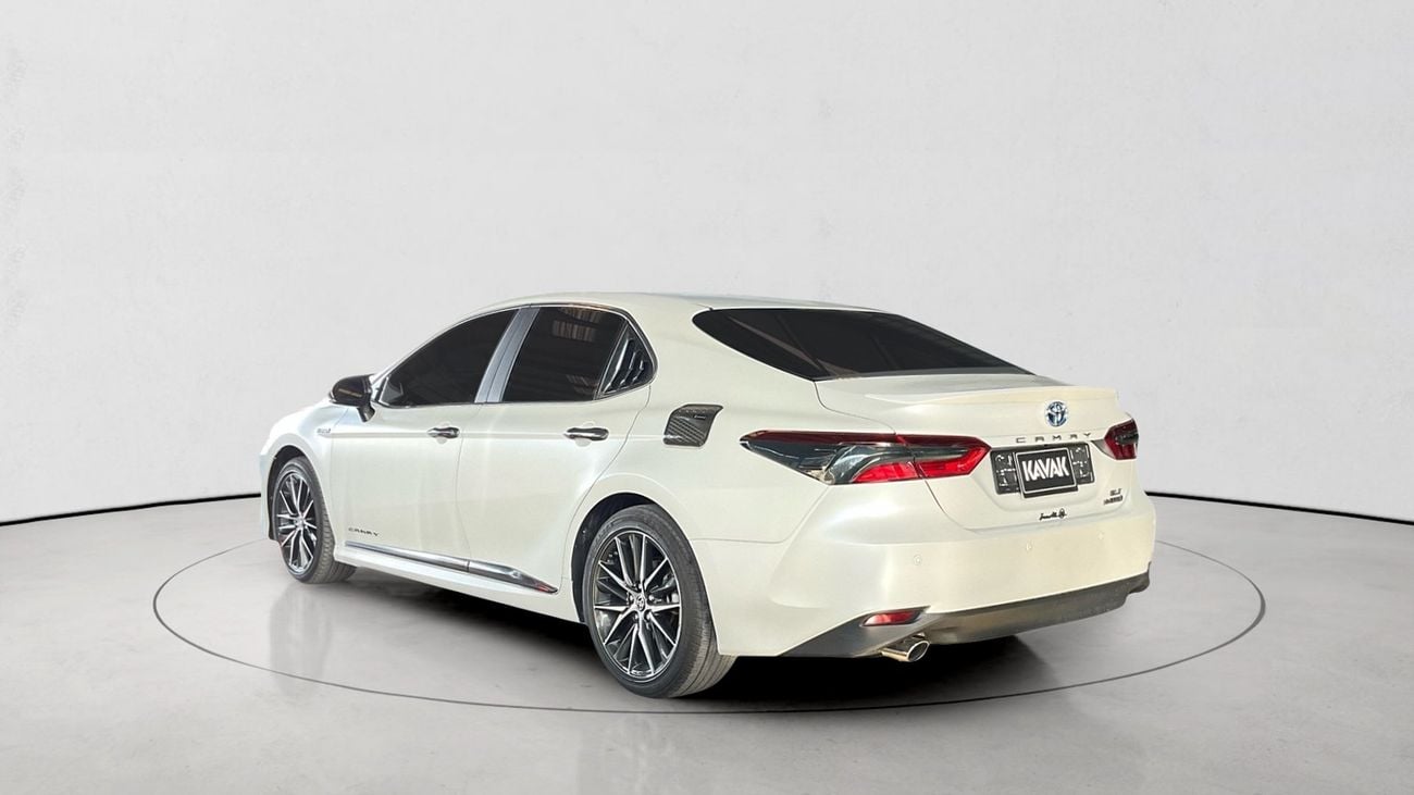 تويوتا كامري 2.5 LIMITED HYBRID E-CVT | شامل الضمان | 0 ﺪﻔﻋﺓ ﺃﻮﻟﻯ