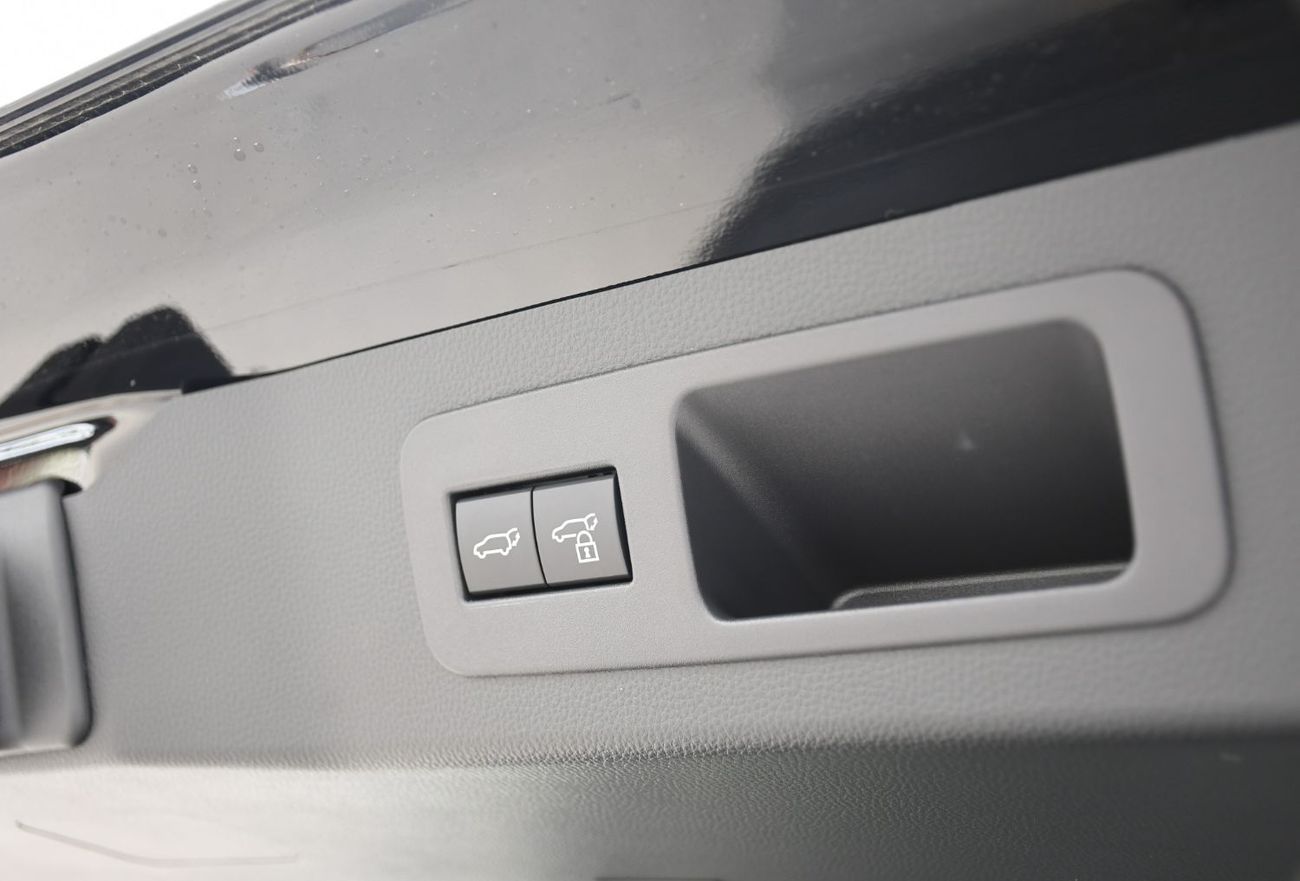 Toyota Land Cruiser 4.0L GXR With Rader ! Remote Strat Engine  (Ready Stock)