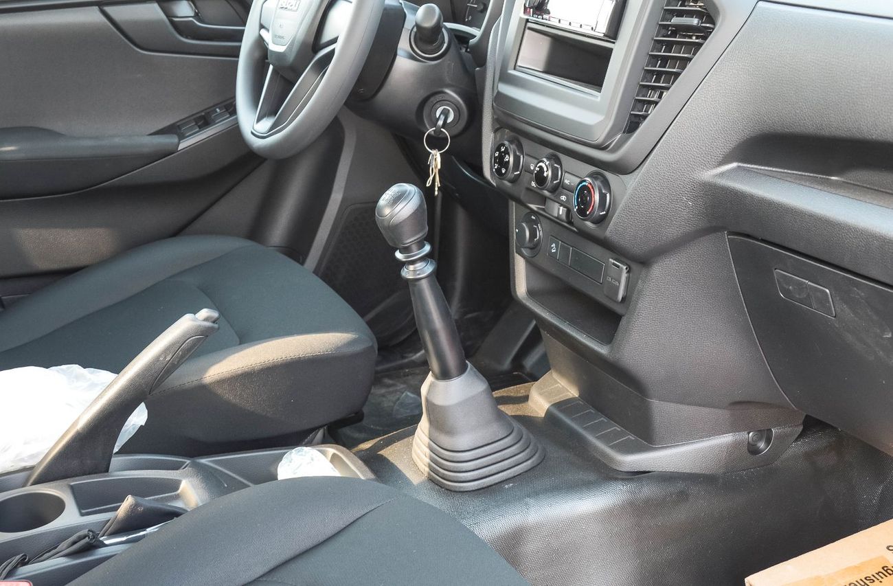 إيسوزو D ماكس ISUZU D-MAX RG CREW 1.9L DIESEL MT 4WD PICKUP 2026