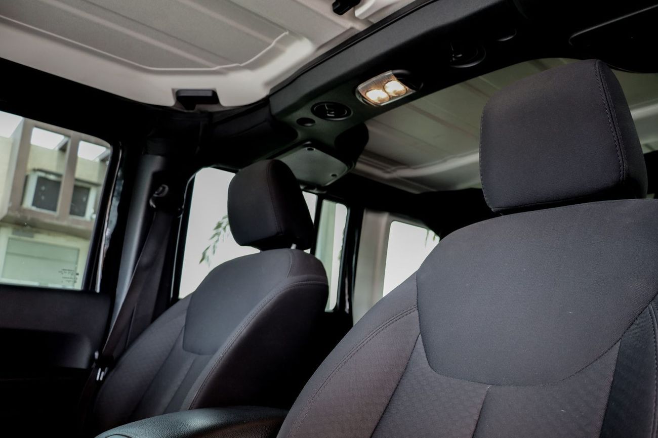 جيب رانجلر Jeep Wrangler Unlimited Sport  2018 GCC under Warranty with Flexible Down-Payment/ Flood Free.