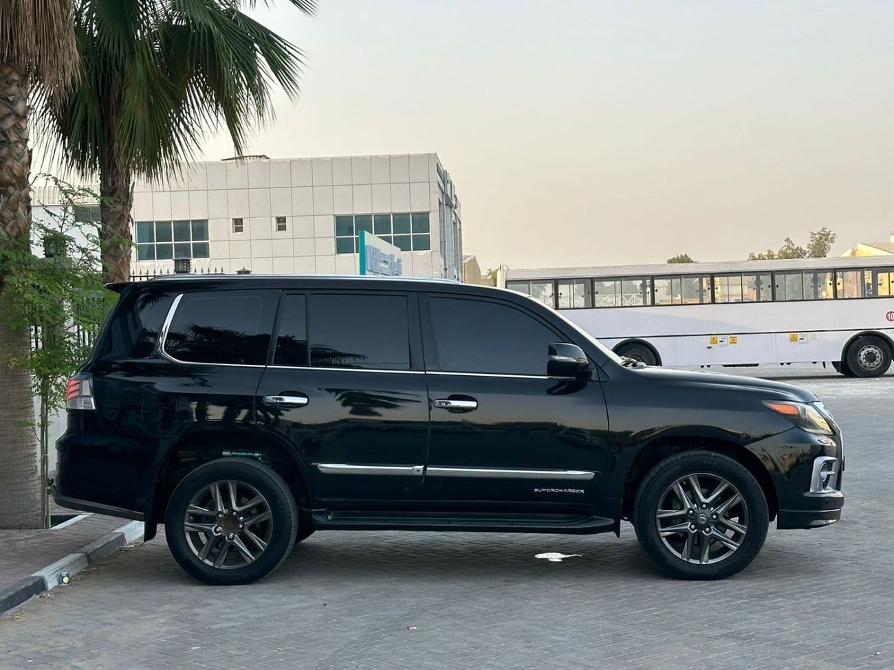 Lexus LX 570 Sport Platinum لكزس LX 570 خليجي 2014