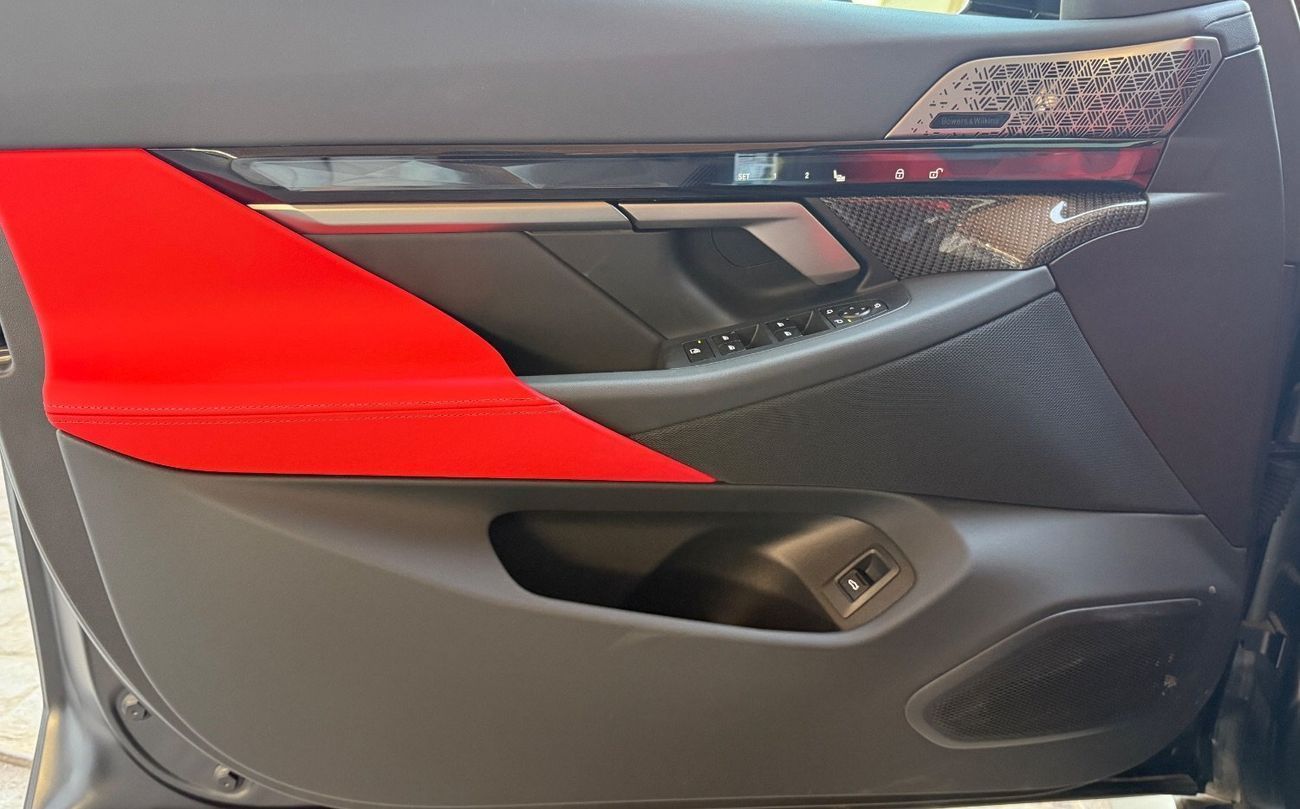BMW M5 STD ( M5 competition Touring  4.4 L ( 727 HP