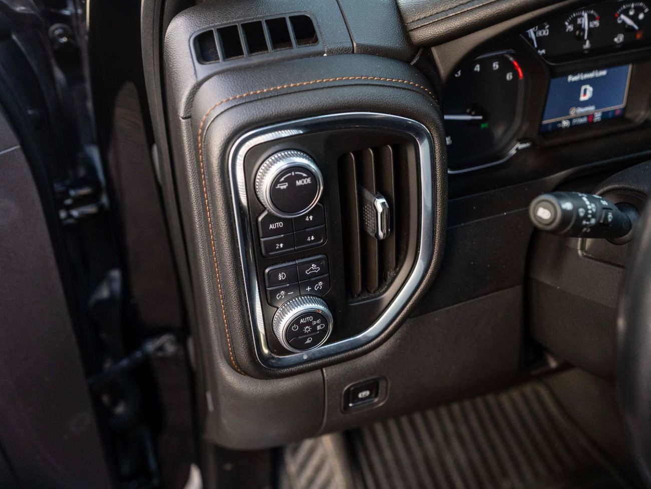 جي أم سي سييرا 5.3L V8 AT4 Crew Cab (AWD)