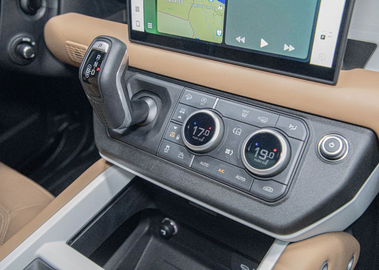 Land Rover Defender P300 90 X-Dynamic SE 2.0L (5 Seater)