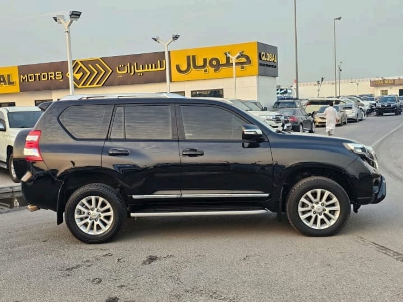 Toyota Prado VXR 4.0L 4WD LHD-GCC SPECS-Automatic-petrol-6 Cylinders-7 Seats-5 Doors