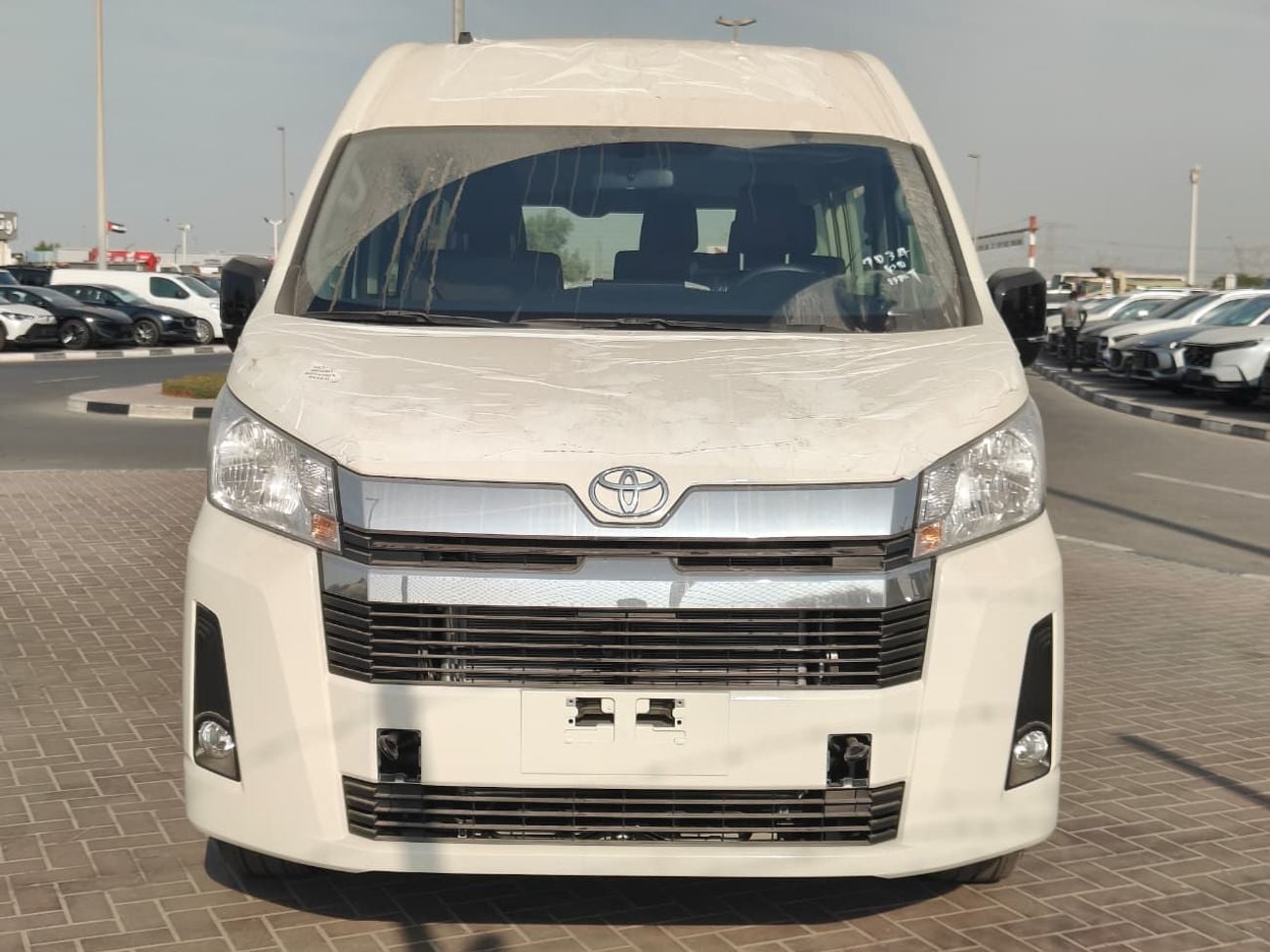 تويوتا هاياس GL 2026 Toyota Hiace 13-Seater High-Roof Full-Option 3.5L V6 Petrol A/T RWD Export Only