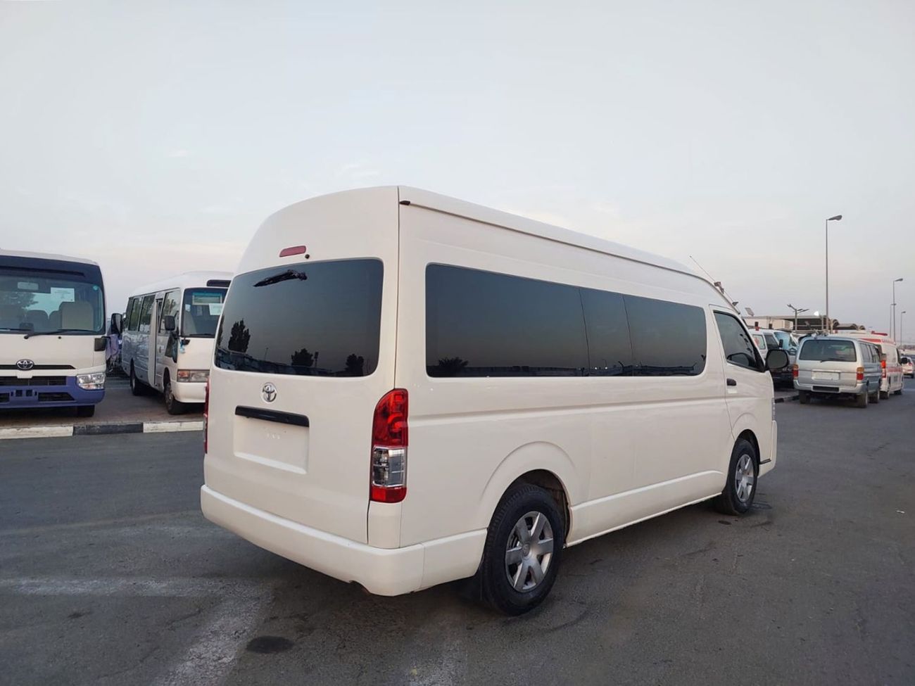 تويوتا هاياس TOYOTA HIACE COMMUTER VAN RHD 2016 MODEL 2.7 L PETROL AUTOMATIC(PM69524)