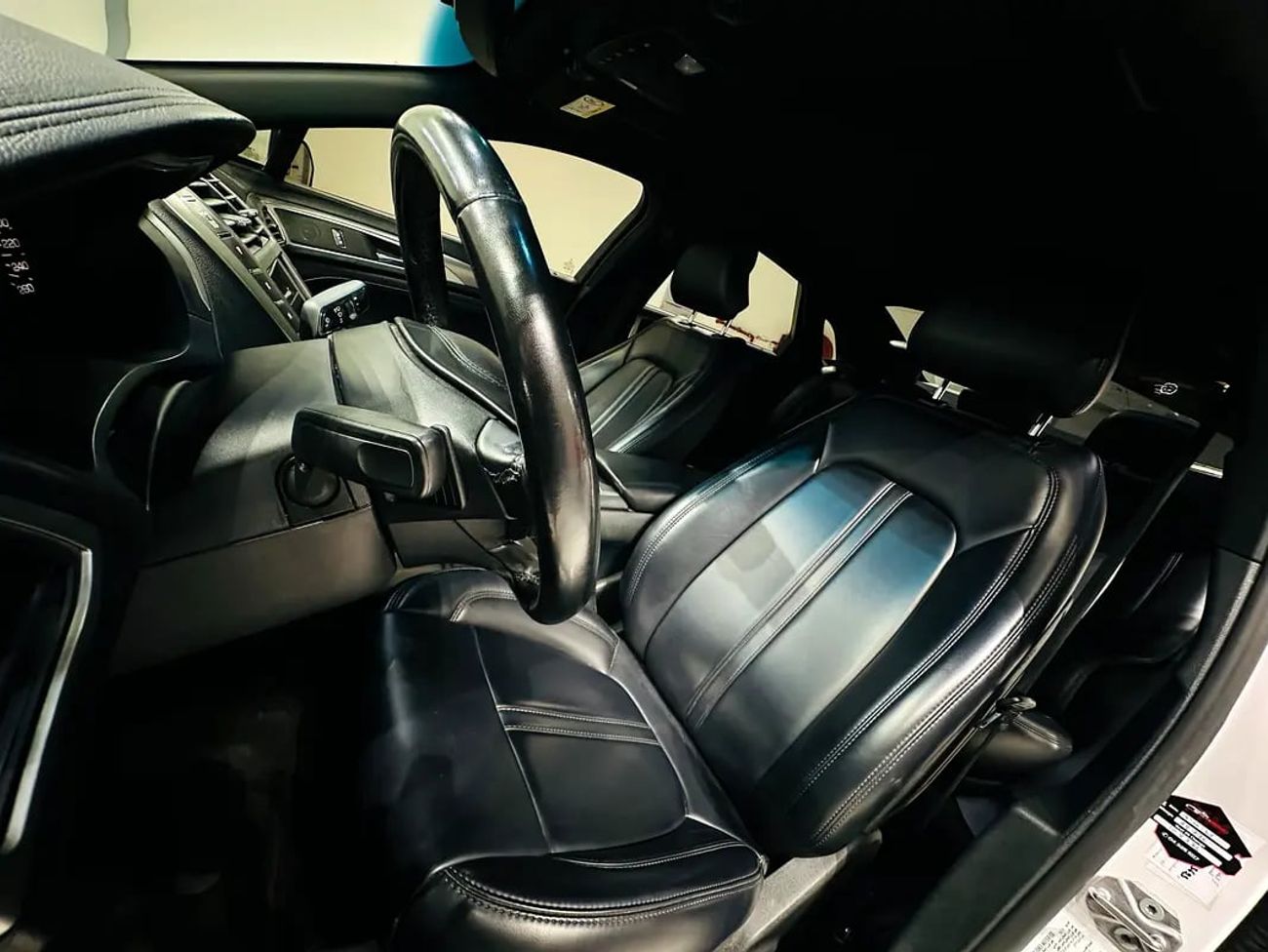 Lincoln MKZ GCC SPECS WELL MAINTAINED WITH ONE YEAR WARRANTY 37500