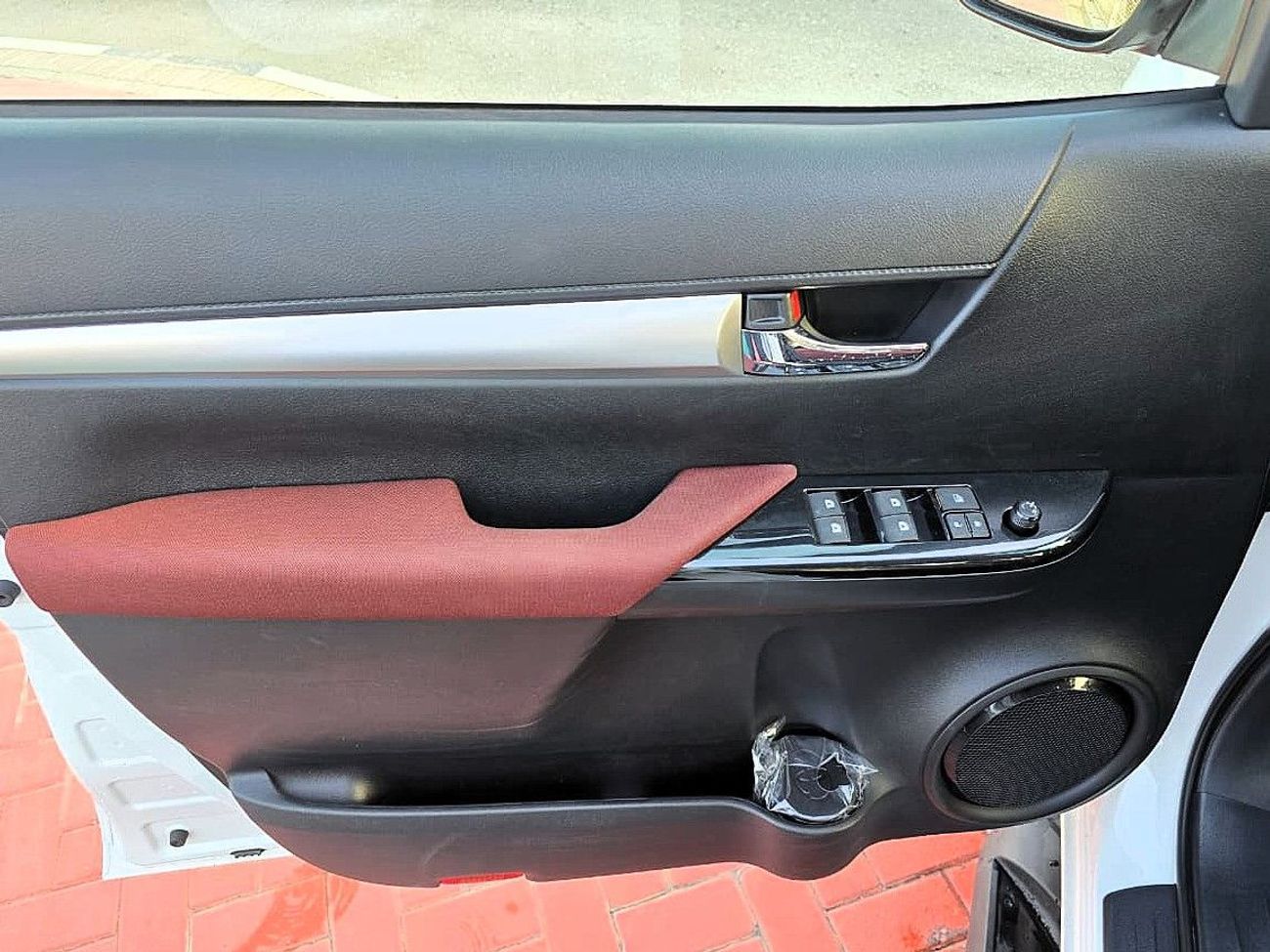 Toyota Hilux S GLX 2.4L AWD M/T Toyota Hilux S GLX 2.7L AWD M/T White Color 2025 model