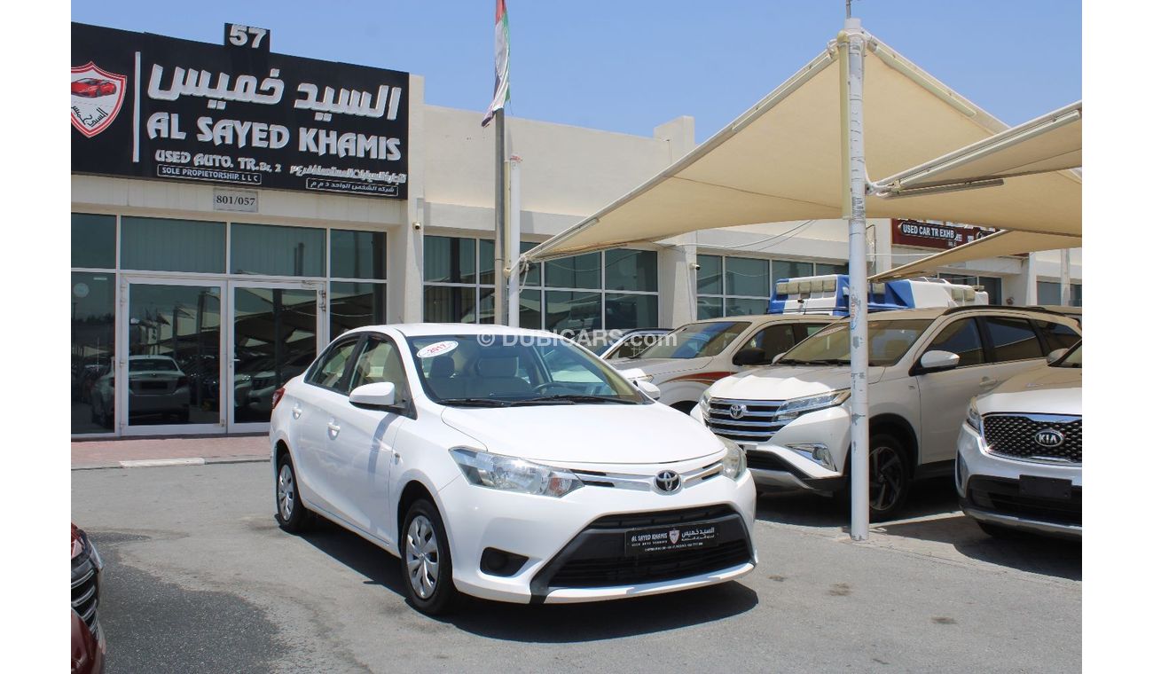 تويوتا يارس SE خالية من الحوادث - خليجي - مكينة 1500 سي سي - السيارة بحالة ممتازة من الداخل والخارج