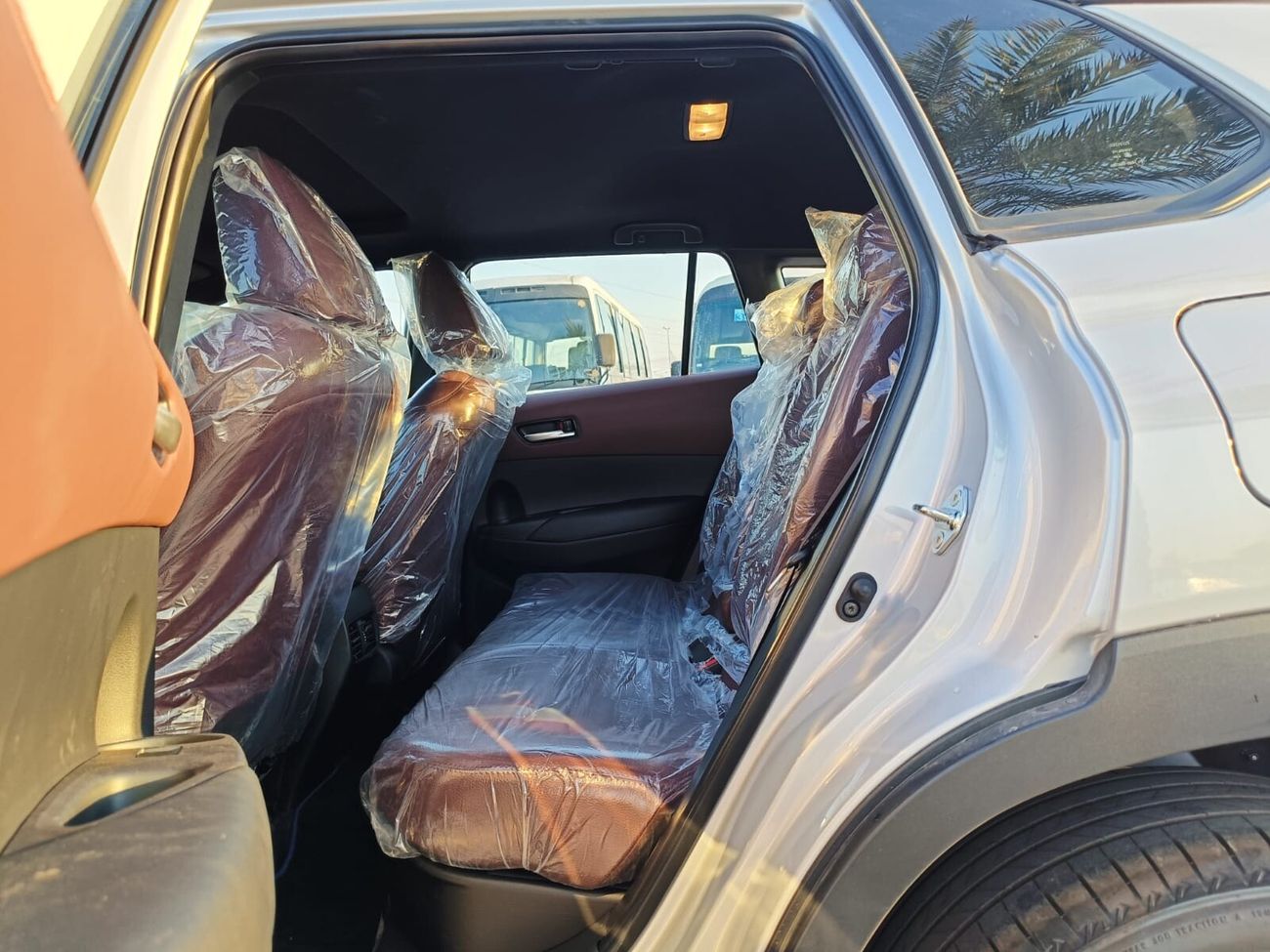 Toyota Corolla Cross 1.8L HYBRID / LEATHER SEATS / DVD+CAMERA / SUNROOF  (CODE #508872))