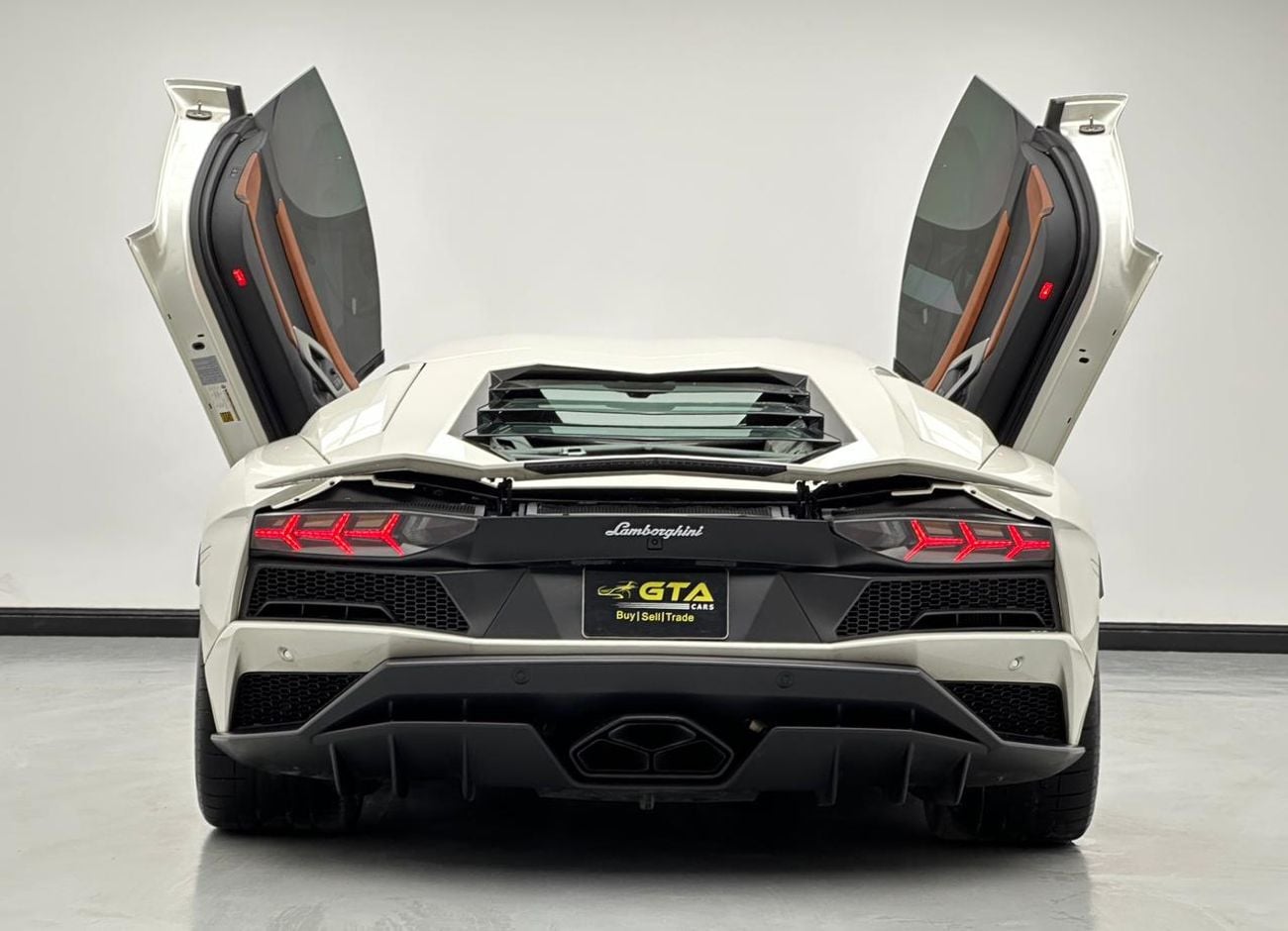 Lamborghini Aventador 2017 Lamborghini Aventador S Coupe, Lamborghini Service History, Excellent Condition, GCC