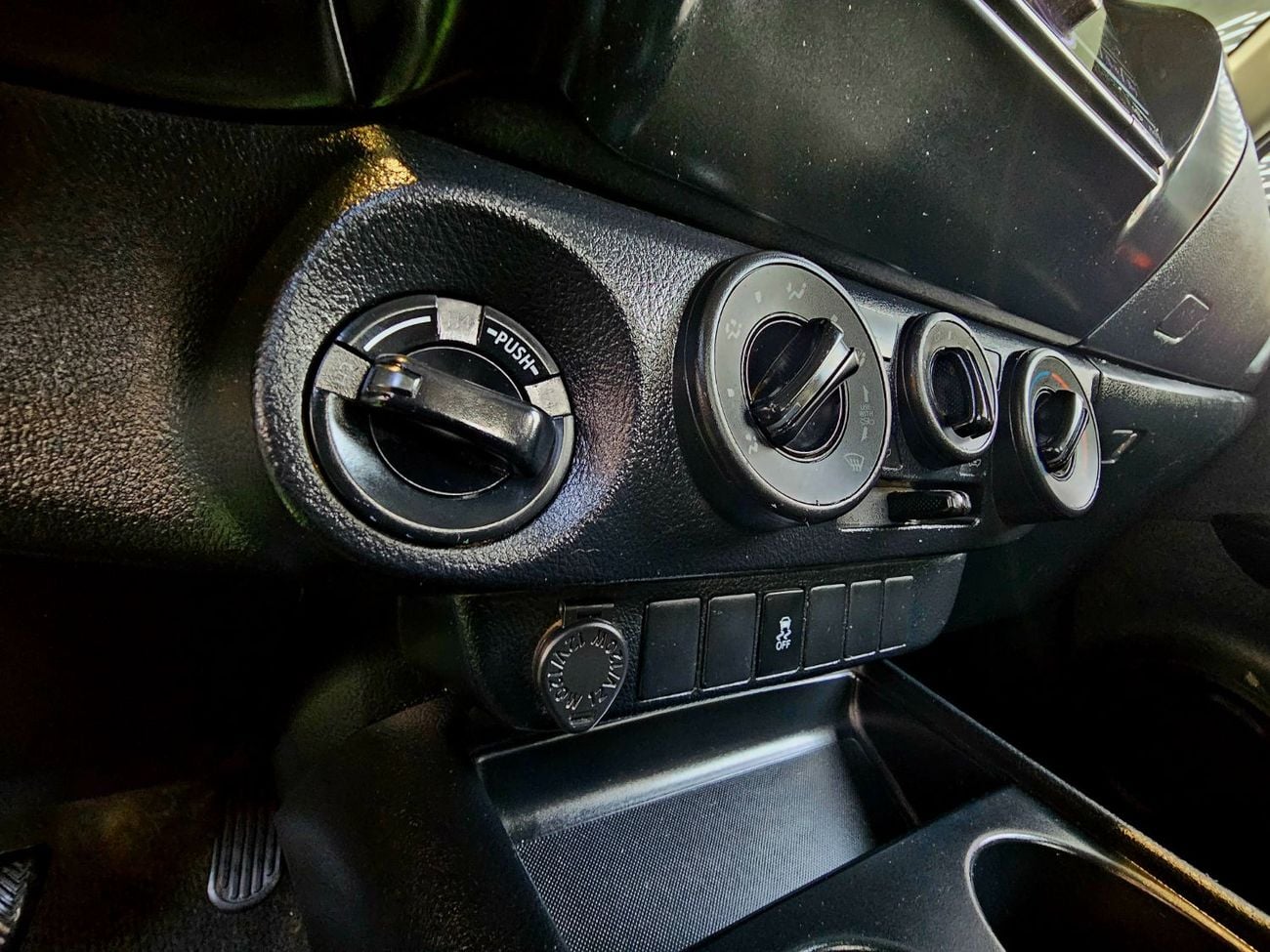 Toyota Hilux ADVENTURE PATROL/ AUTO GEAR/ AUTO WINDOWS / FULL OPTION/ WIDE BODY