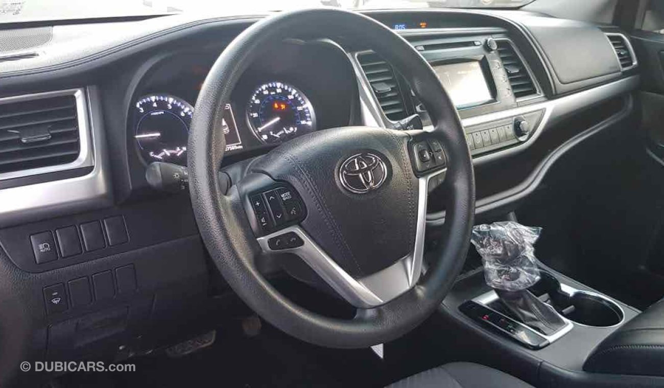 Toyota Highlander fresh and imported and very clean inside out and ready to drive