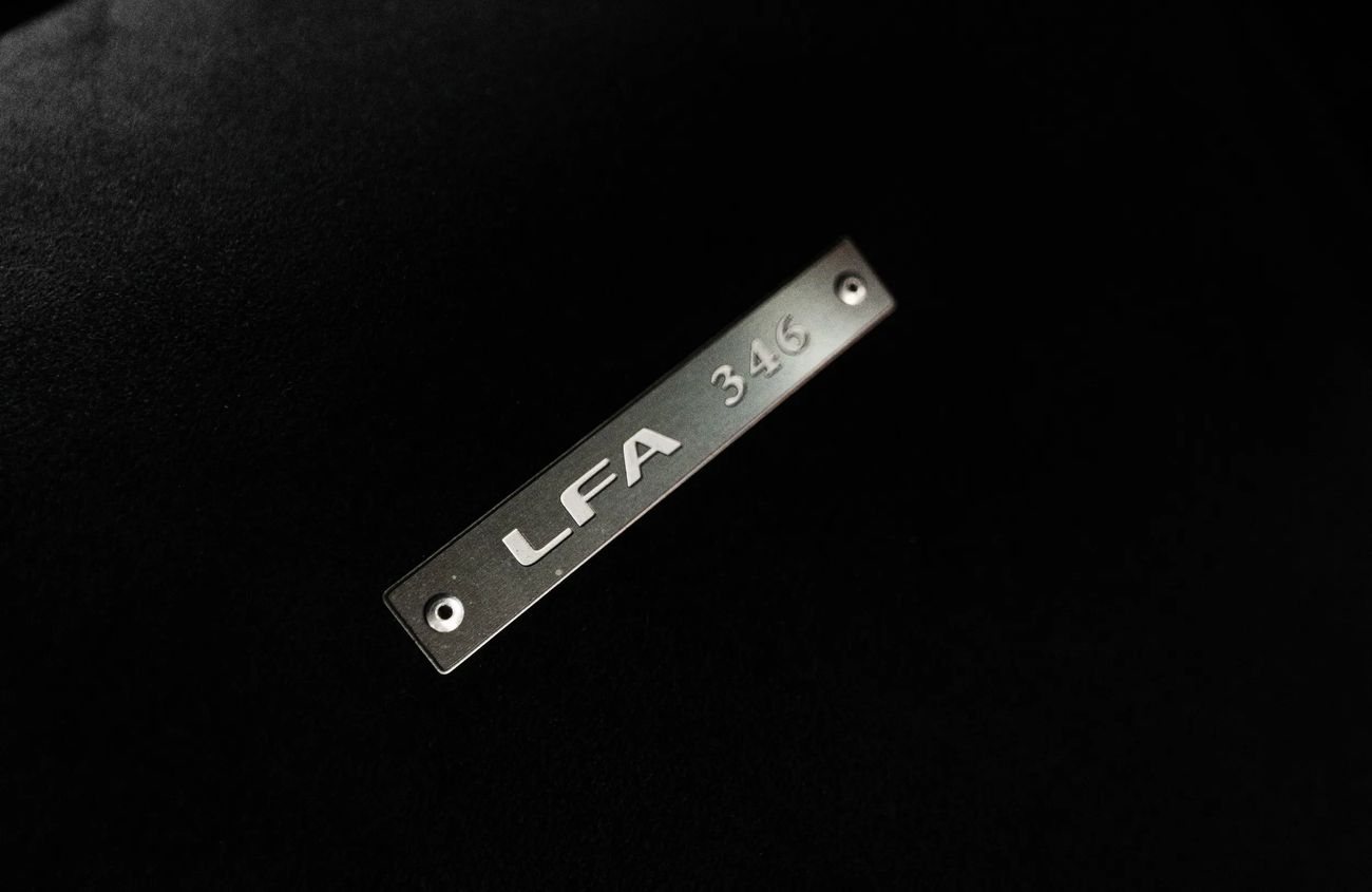 لكزس LFA 4.8L V10 Naturally Aspirated Engine