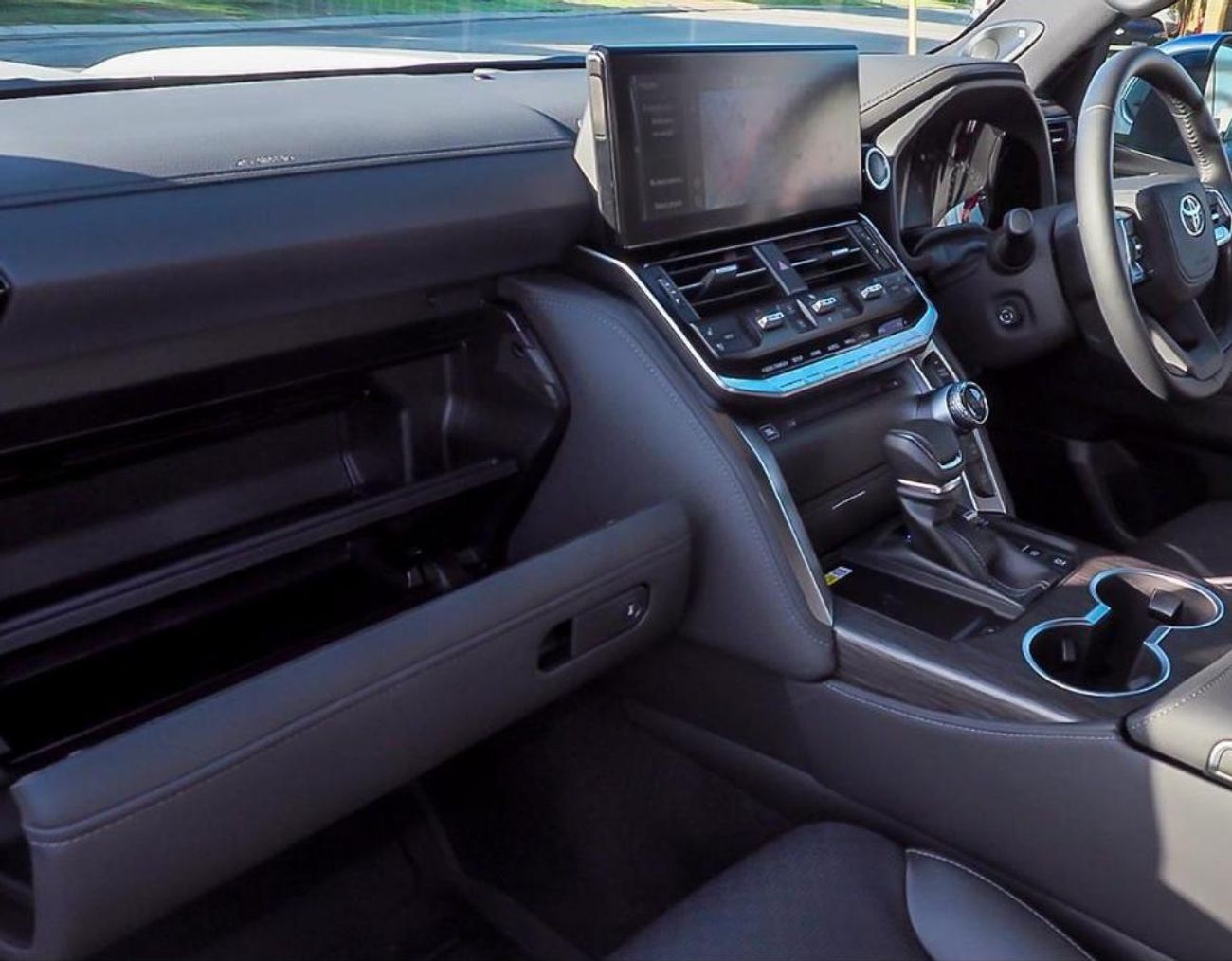 Toyota Land Cruiser Land Cruiser ZX 3.3L V6 in RIGHT HAND DRIVE and LEFT HAND DRIVE