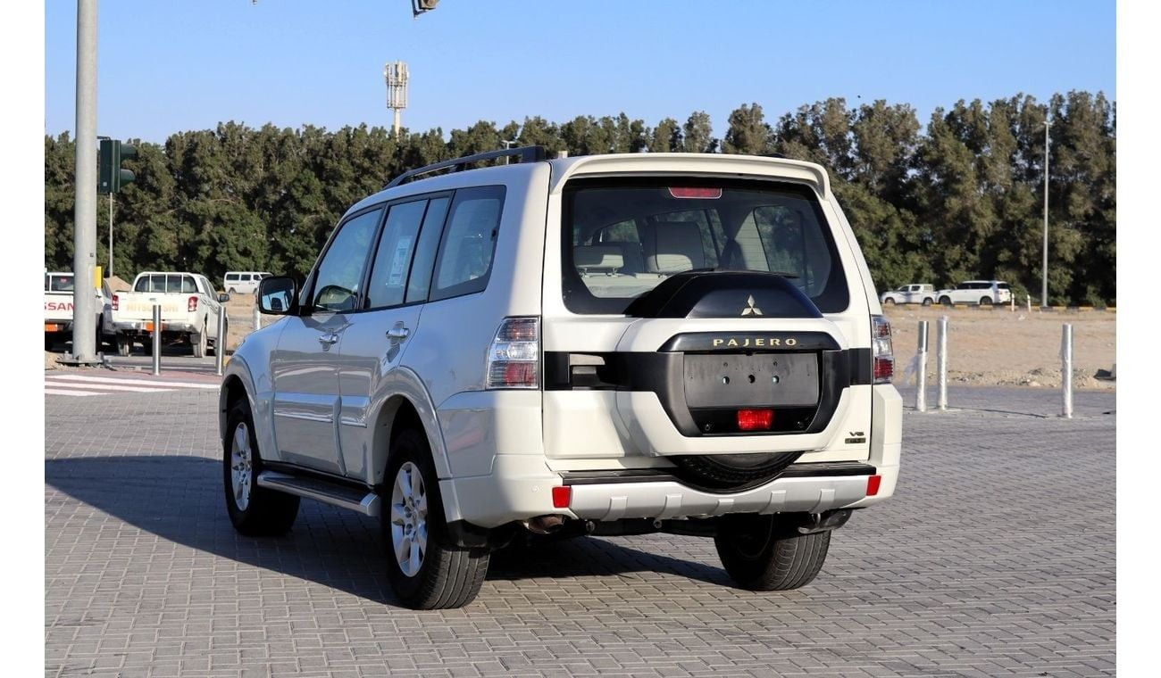 Mitsubishi Pajero ACCIDENTS FREE - GCC - MID OPTION - ENGINE 3.0 - PERFECT CONDITION INSIDE OUT