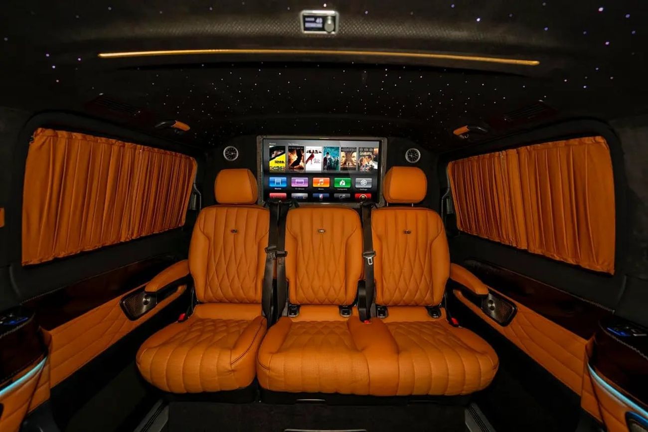 مرسيدس بنز V 300 NEW ARRIVAL MODEL LUXURY MERCEDES GCC V300 with ADDITIONAL REAR AC-2 YEARS WARRANTY BY VLINE