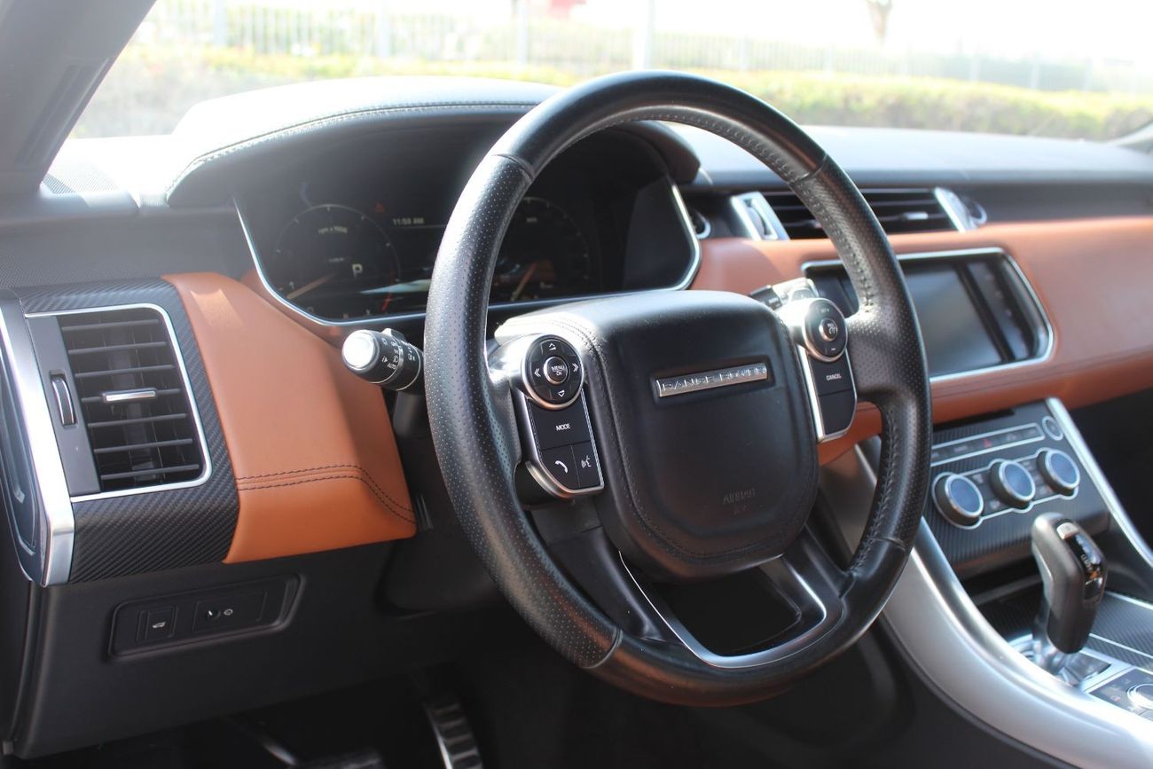 Land Rover Range Rover Sport GCC MINT IN CONDITION