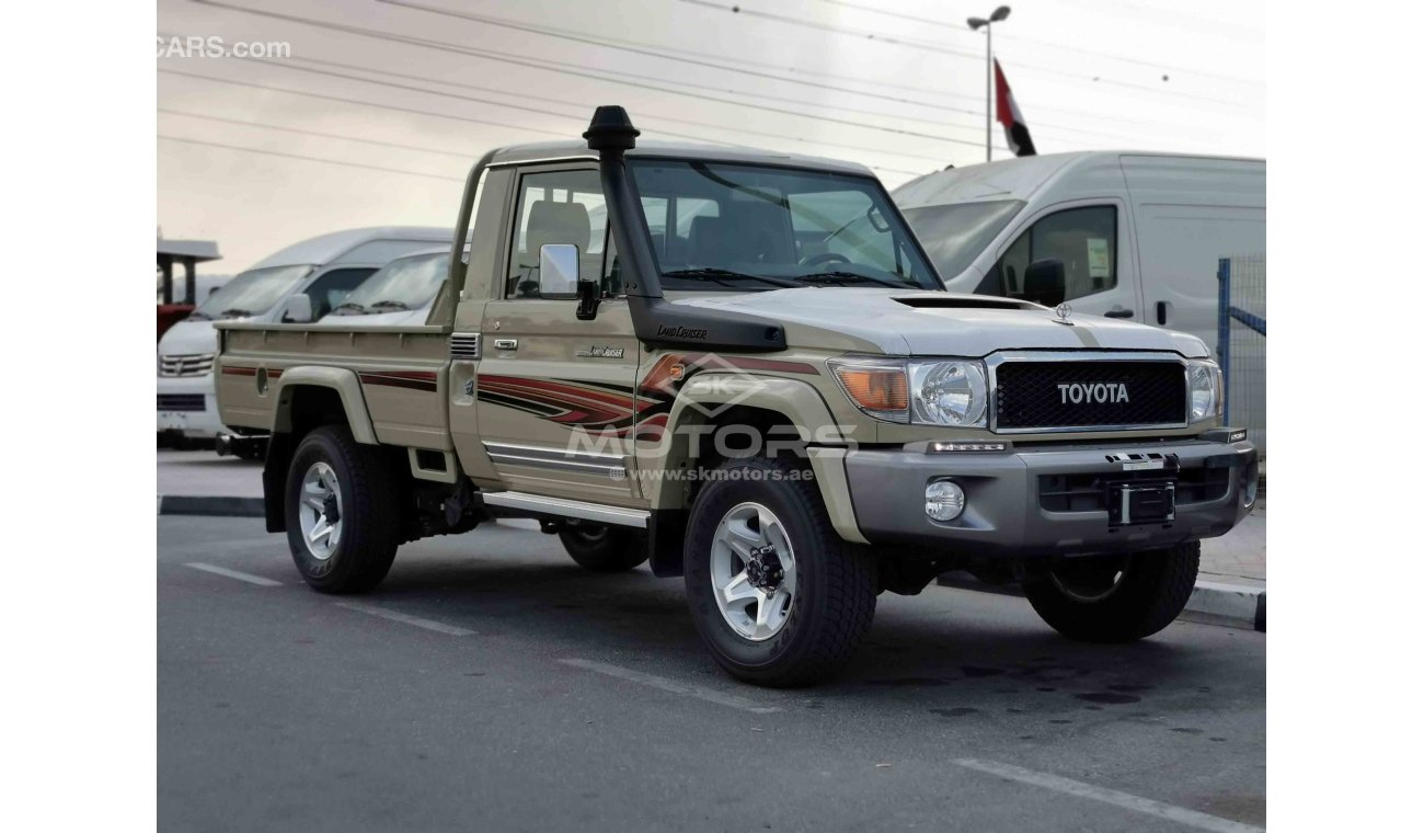 تويوتا لاند كروزر بيك آب 4.5L, DIESEL, 4WD, 16" ALLOY RIMS, XENON HEADLIGHTS (CODE # LCSC01)