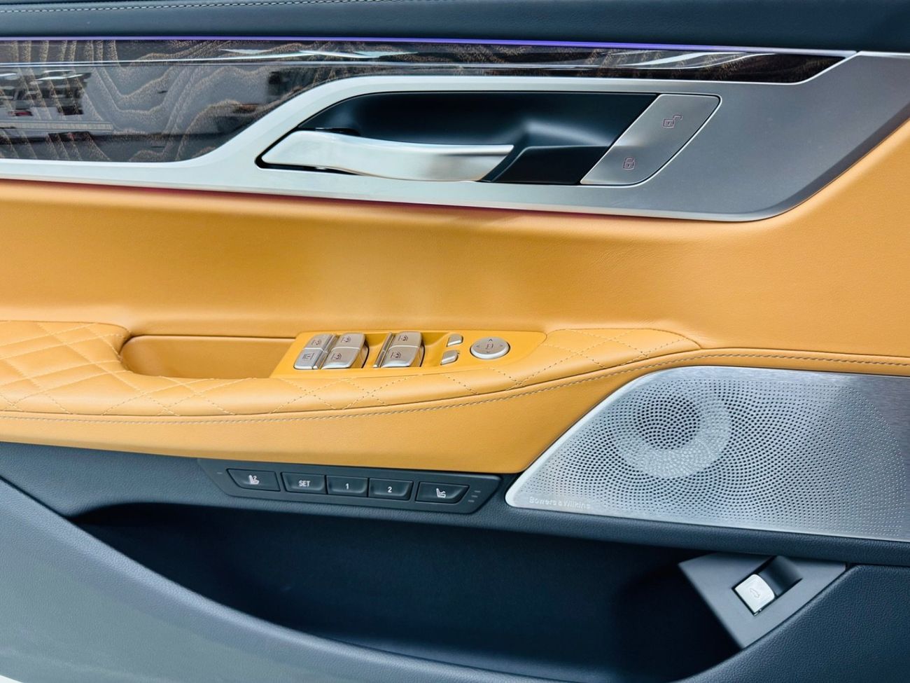 بي أم دبليو 750Li xDrive 4.4L (523 HP)