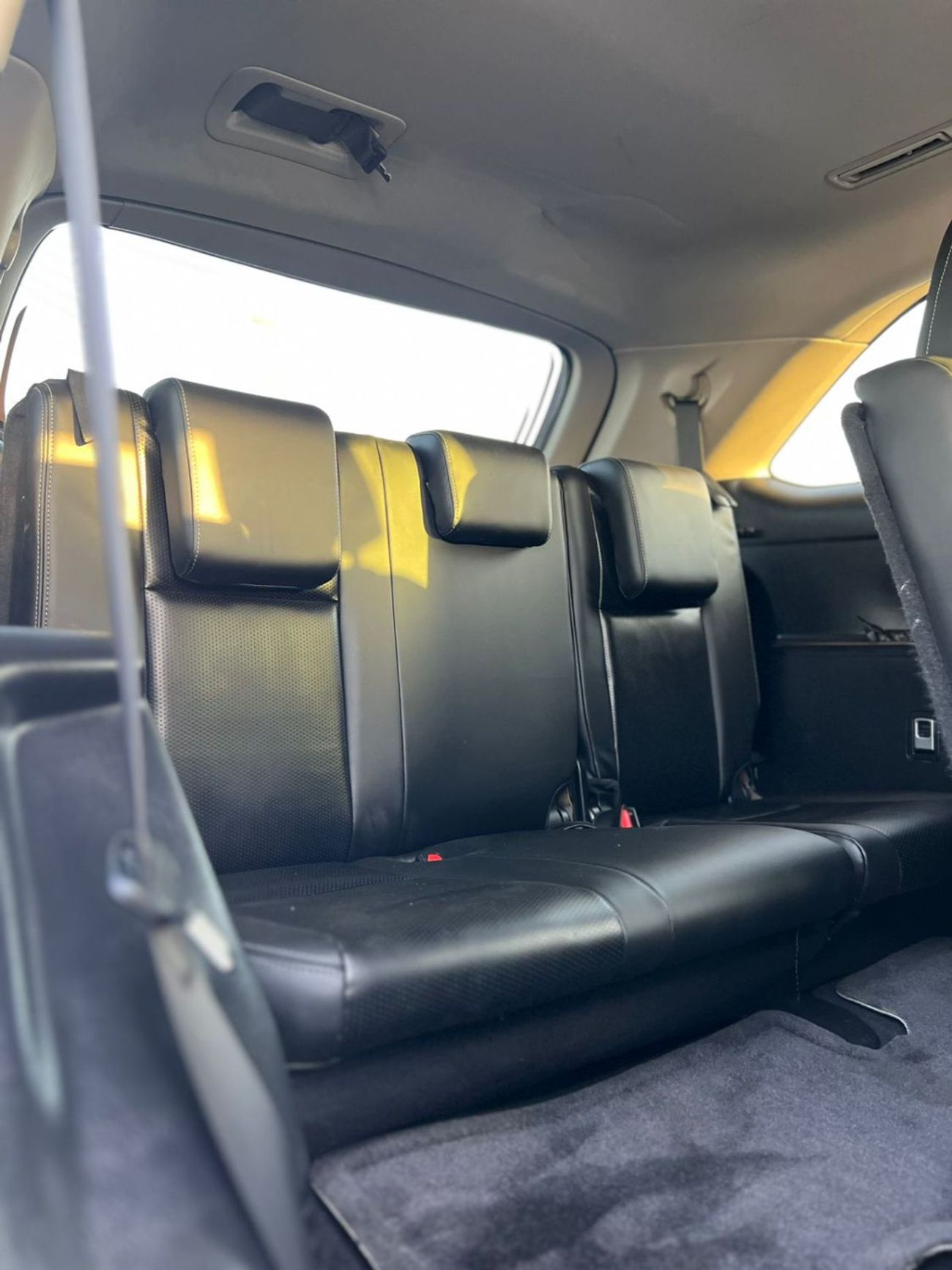 تويوتا هايلاندر 2019 Toyota Highlander MidOption - 2.7L V4 - Rear Camera - 7 Leather Seat