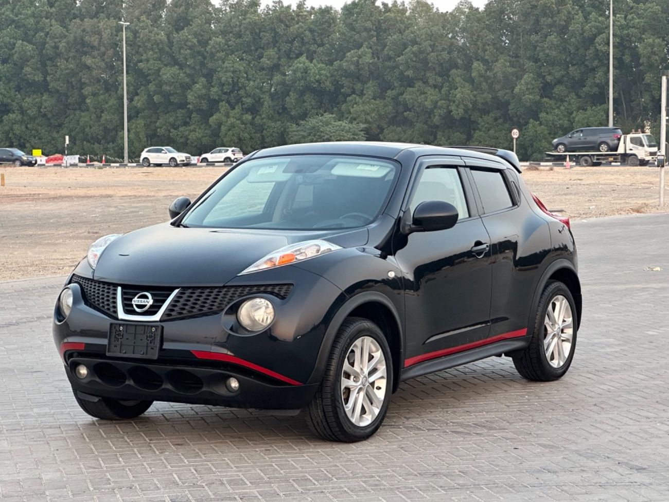 نيسان جوك موديل 2013 حاله ممتازه من الداخل و الخارج فل مواصفات فتحه وجلد ومثبت سرعه وتحكم كهربي كامل