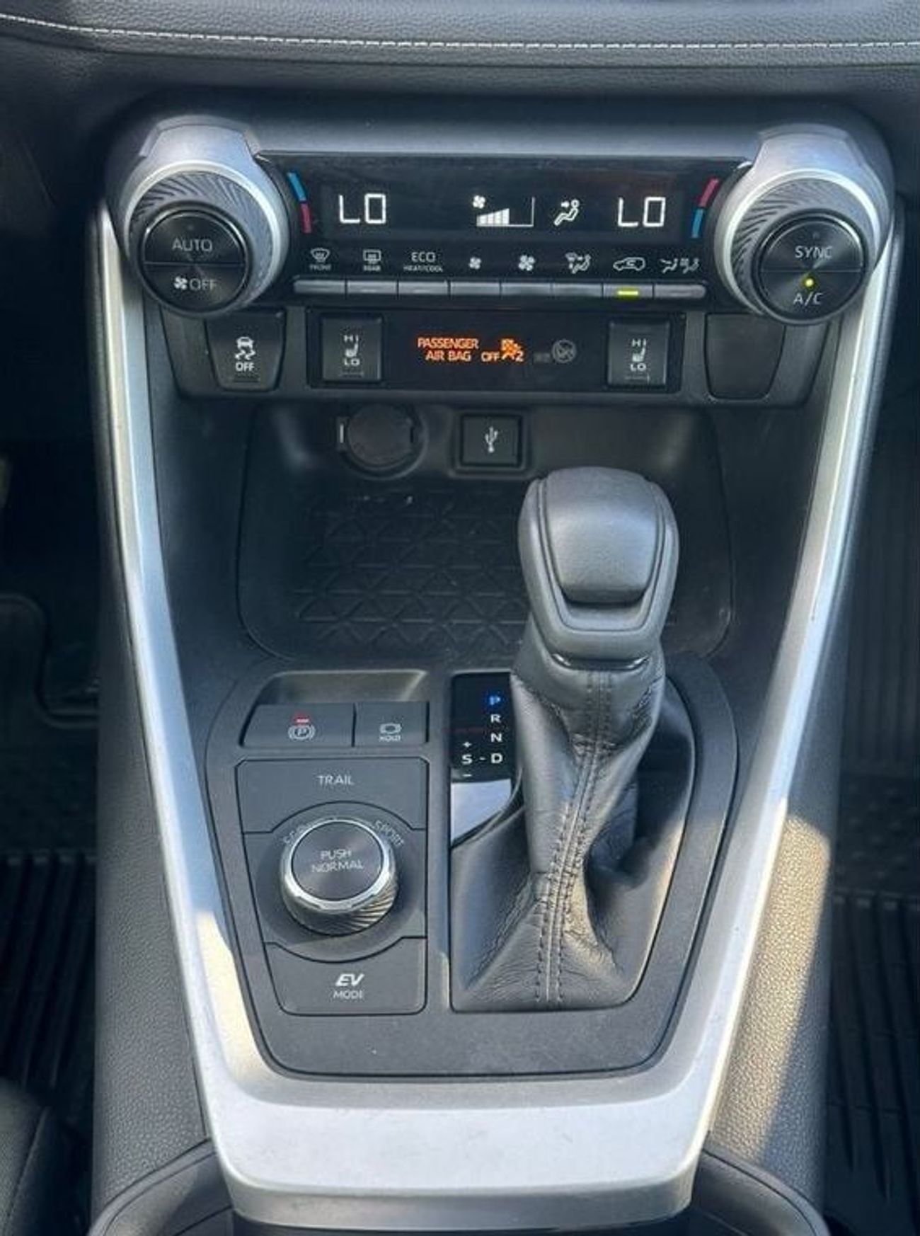 تويوتا راف ٤ Hybrid XLE 2.5L premium Full Option