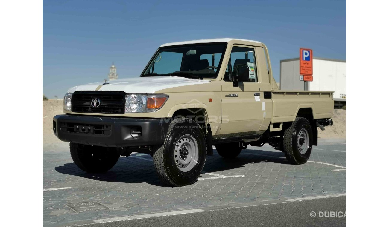 تويوتا لاند كروزر بيك آب 4.0L PETROL, 16" TYRE, TRAILER COUPLING, MANUAL WINDOWS (CODE # LCSC02)