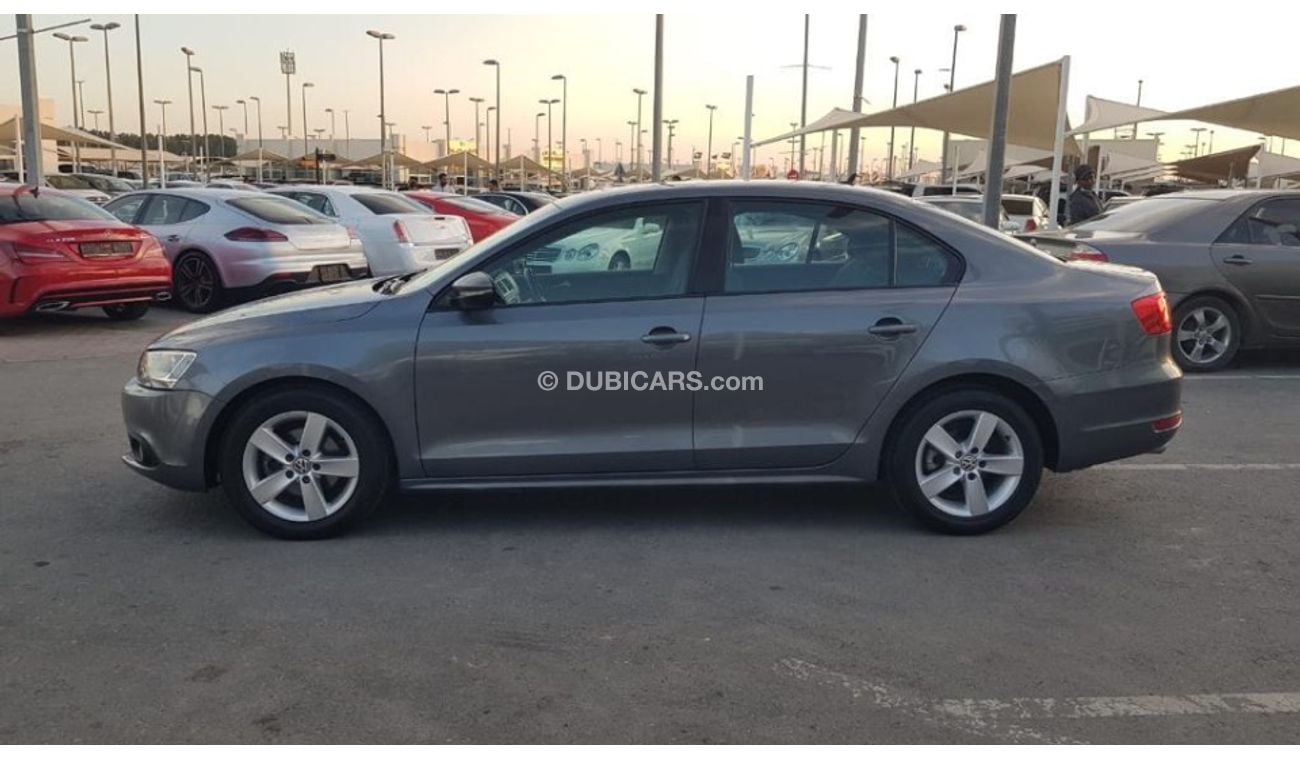 Volkswagen Jetta Volex wagan Getta model 2015 GCC car prefect condition full option low mileage