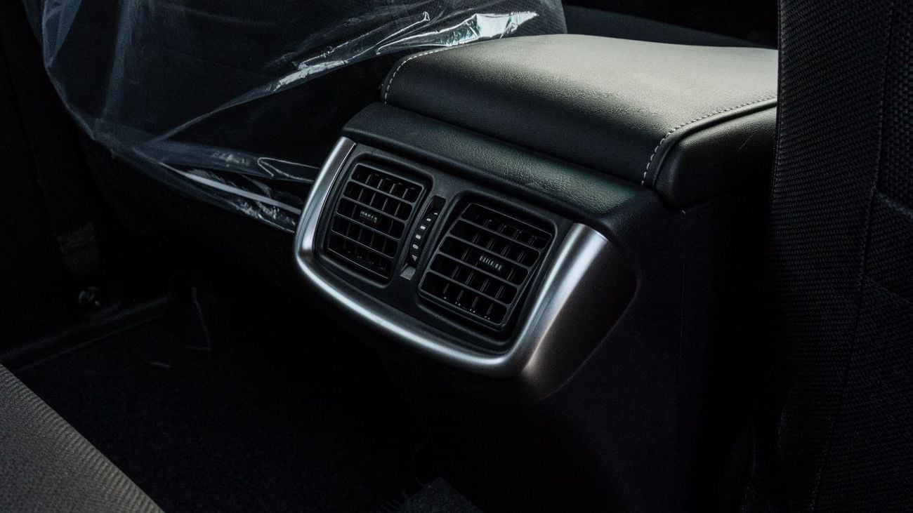 تويوتا هيلوكس 2025 Toyota Hilux SGLX 2.4L MT Diesel (White-Black)