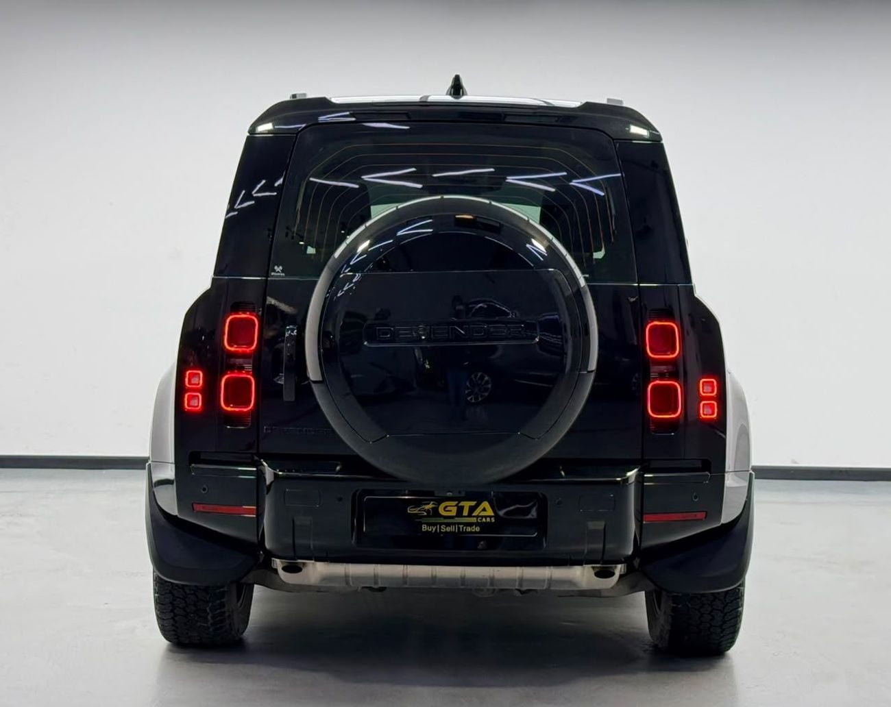 لاند روفر ديفندر 2024 Land Rover Defender 110 HSE P400, 2028 LR Warranty, 2029 LR Service Pack, Fully Loaded, GCC