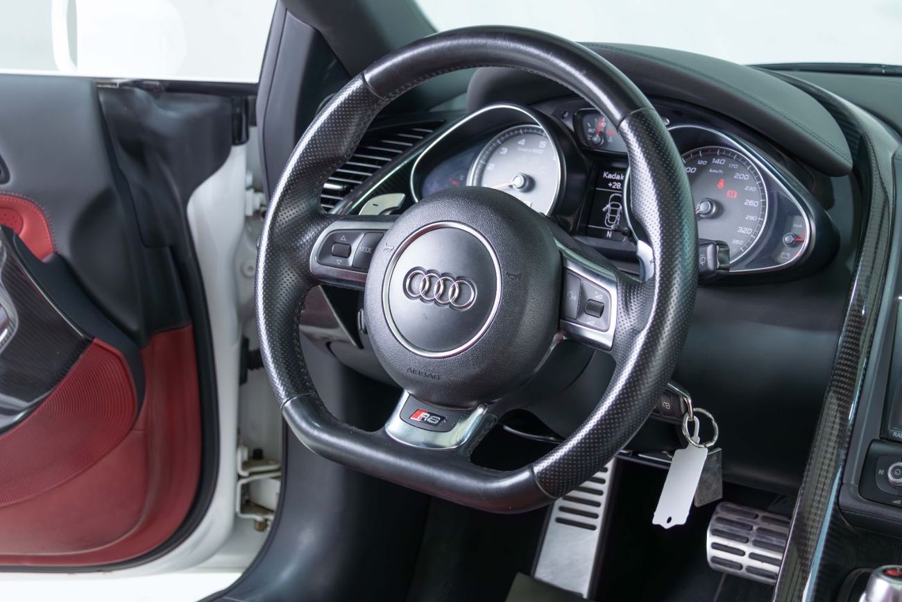 Audi R8 Spyder FSI 4.2L (430 HP) GCC-V8 Naturally Aspirated-Red Interior-Bang Olufsen Sound System