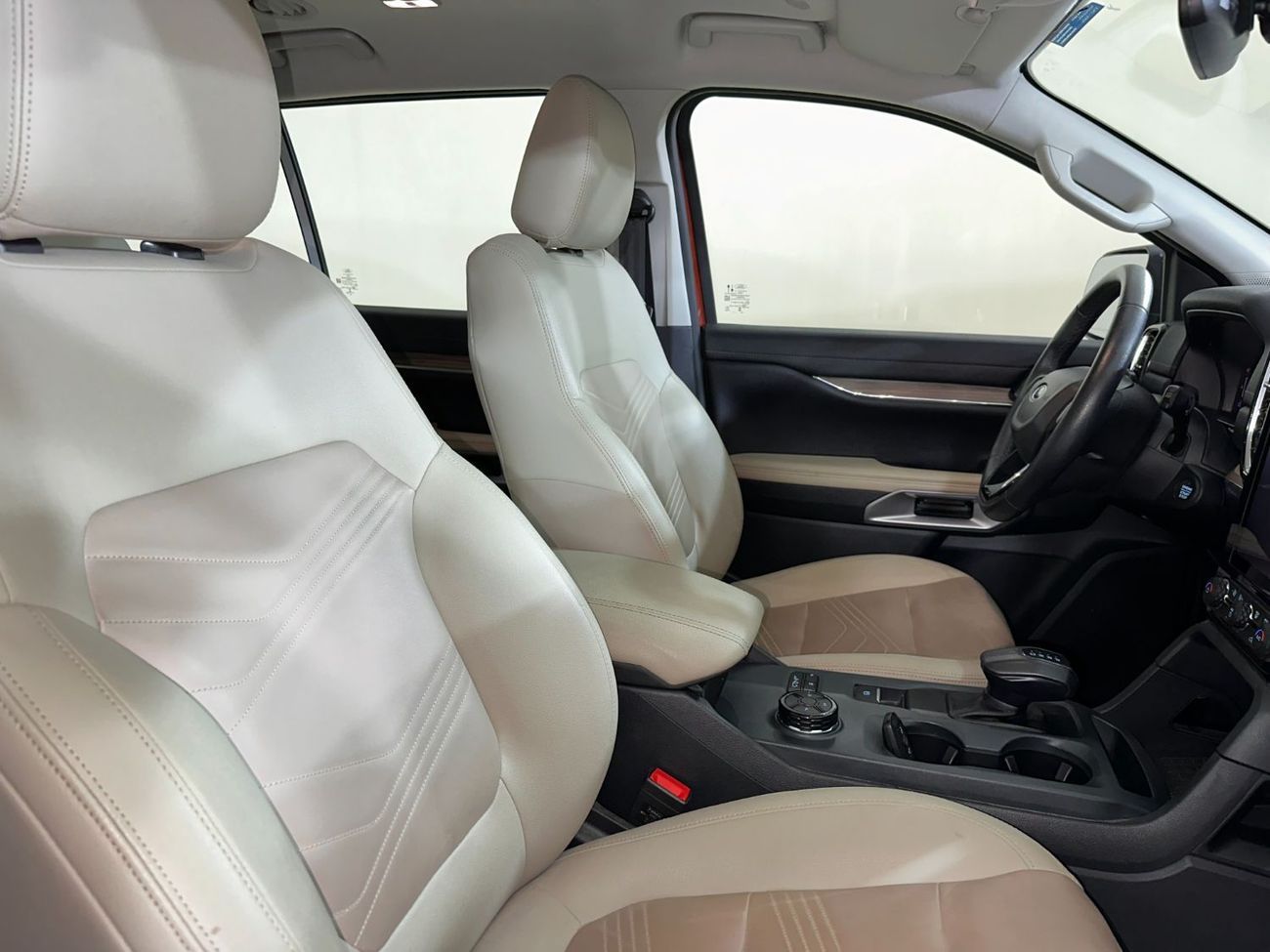 Ford Everest XLT EVR424 /AL TAYER MOTORS AL QOUZ SHOWROOM