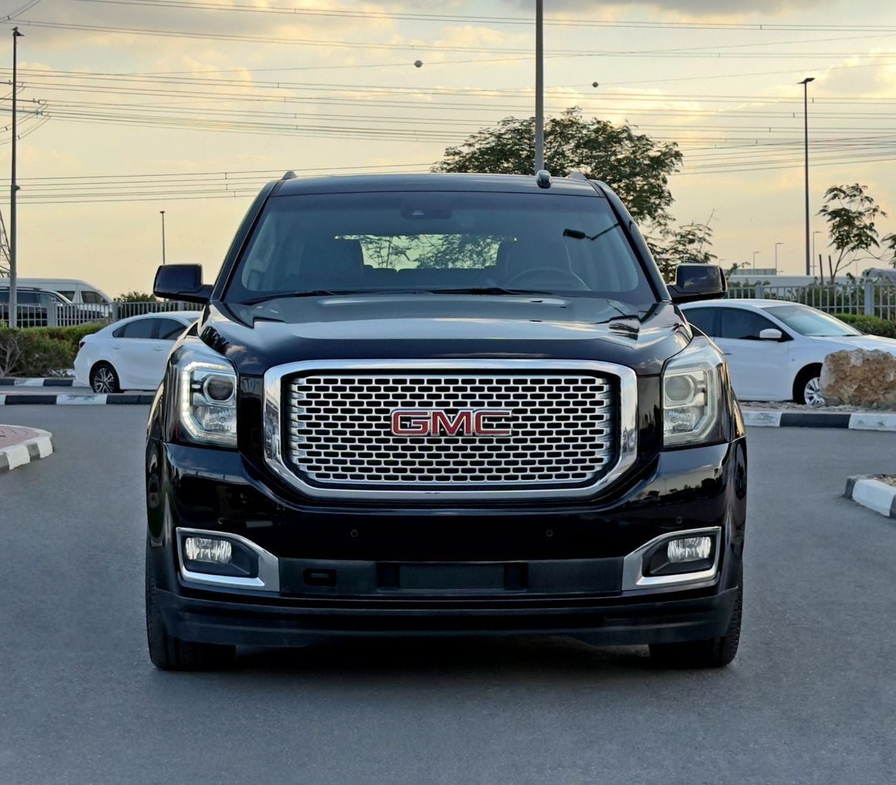 GMC Yukon DENALI COOL BOX/HF TAILGATE Denali 6.2L (8 Seater)
