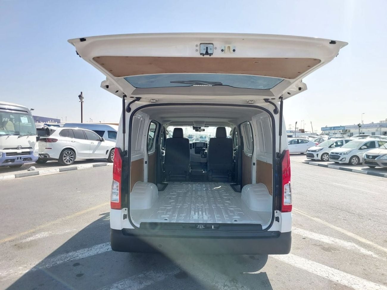 Toyota Hiace (RAMADAN OFFER) TOYOTA HIACE VAN RHD 2020 MODEL 2.8 L DIESEL AUTOMATIC(PM14560)