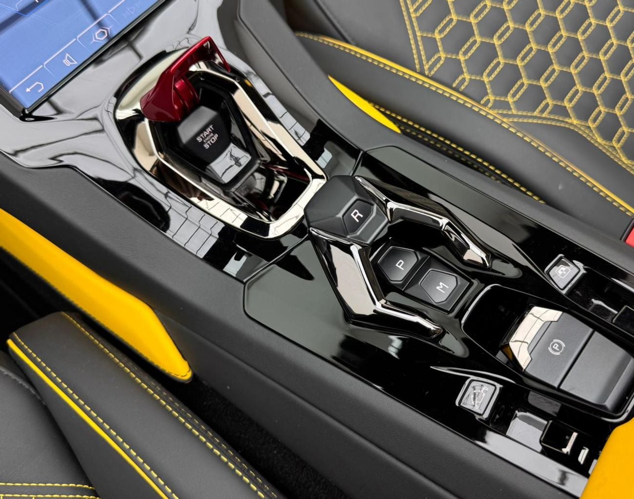 Lamborghini Huracan Evo Spyder 2023 Lamborghini Huracan Evo Spider, Lamborghini Warranty, Lamborghini Service History, GCC