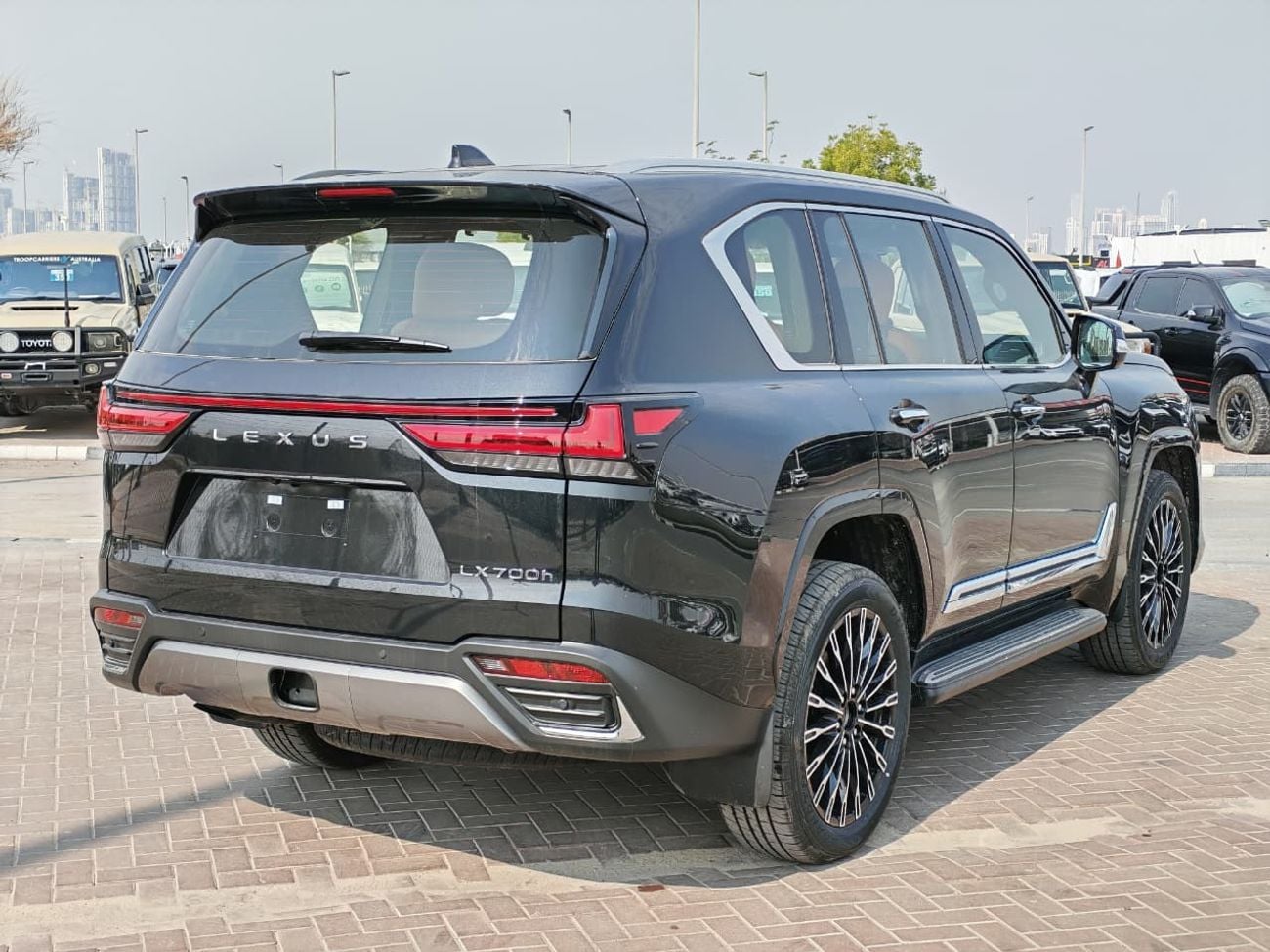 Lexus LX700h 2026 Lexus LX700h VIP HEV (4-Seater) 3.5L V6 Twin-Turbo Hybrid A/T 4WD Export Only