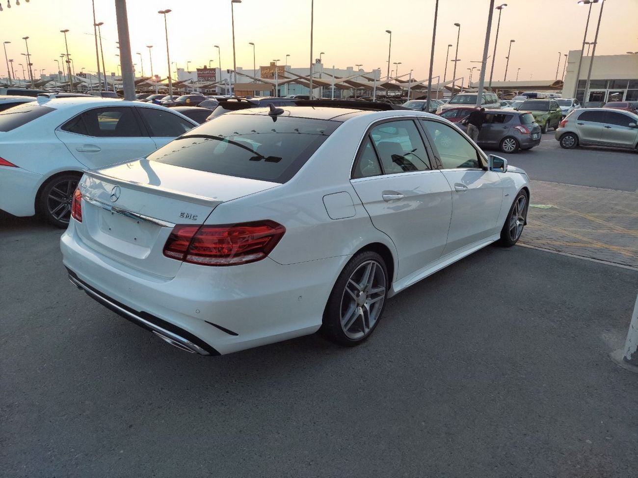 مرسيدس بنز E300 AVANTGARDE SPORT Premium + 2.0L