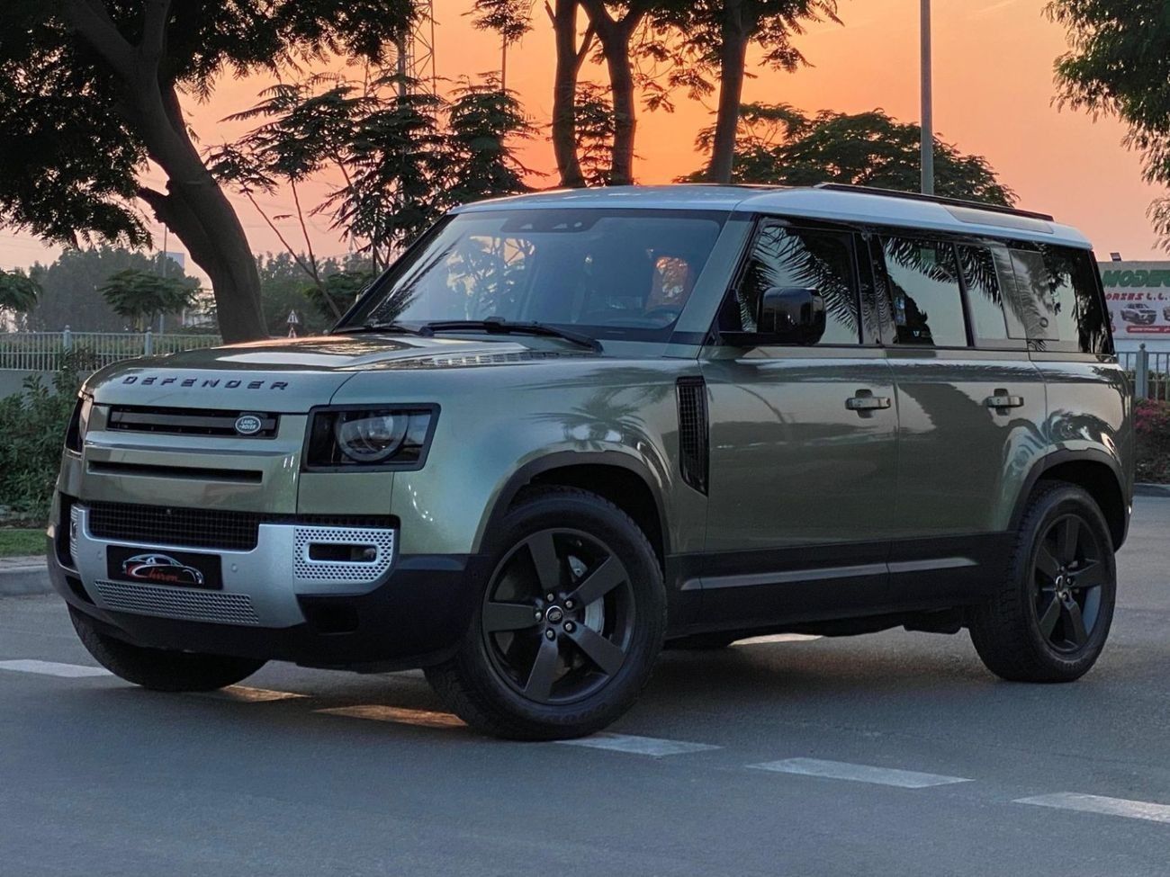 لاند روفر ديفندر 110 HSE P400 3.0L