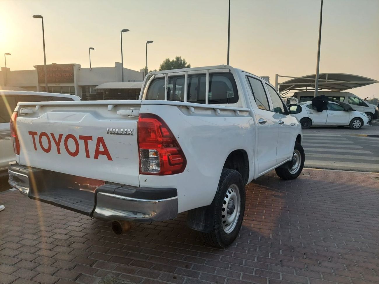 Toyota Hilux DC 2.4L 4WD DIESEL MANUAL TRANSMISSION