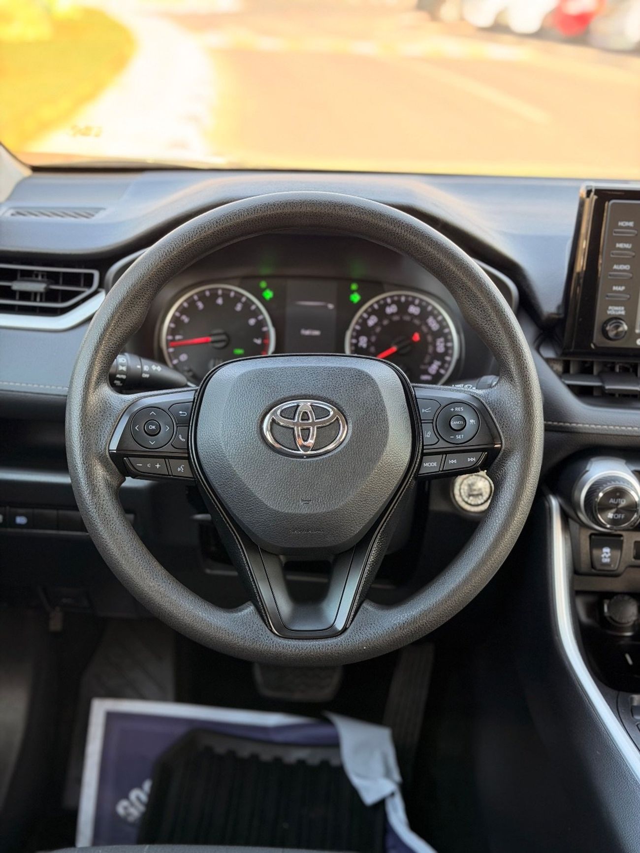 Toyota RAV4 XLE 2.5 L Full option Sunroof, push start