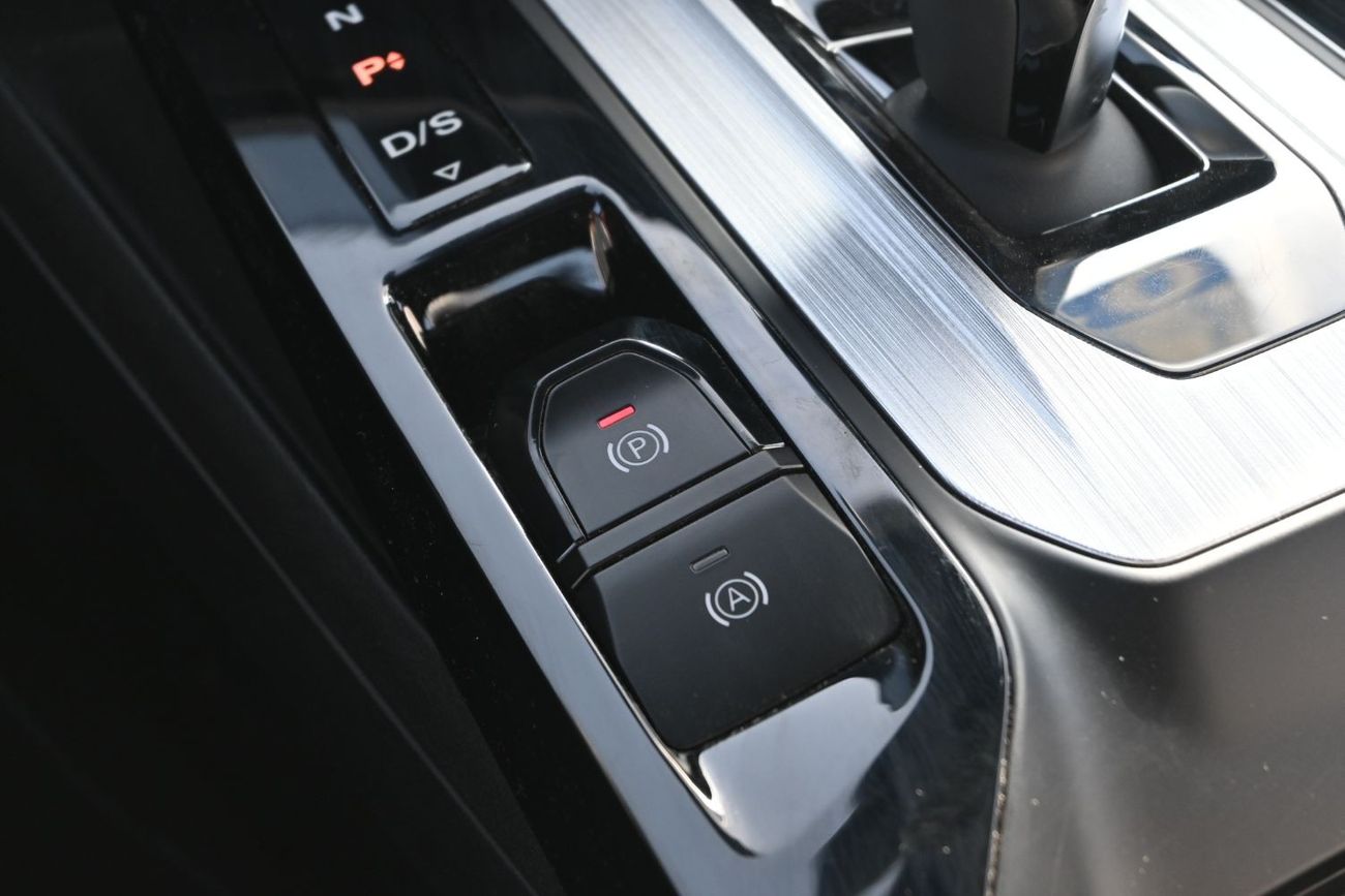 أم جي GT MG GT Luxury 1.5L Turbo Petrol, Fastback Seda, Model 2024, Color Grey