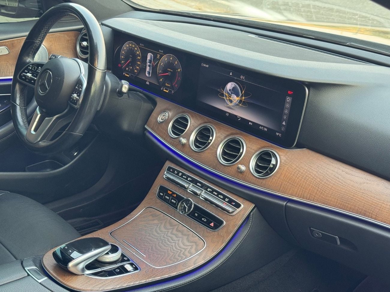 Mercedes Benz E 450 PREMIUM PLUS V6 3.0L TT / BURMESTER SOUND SYSTEMS / 360 CAMERA / AMBIENT LIGTING 64 colors/ RADAR  .../