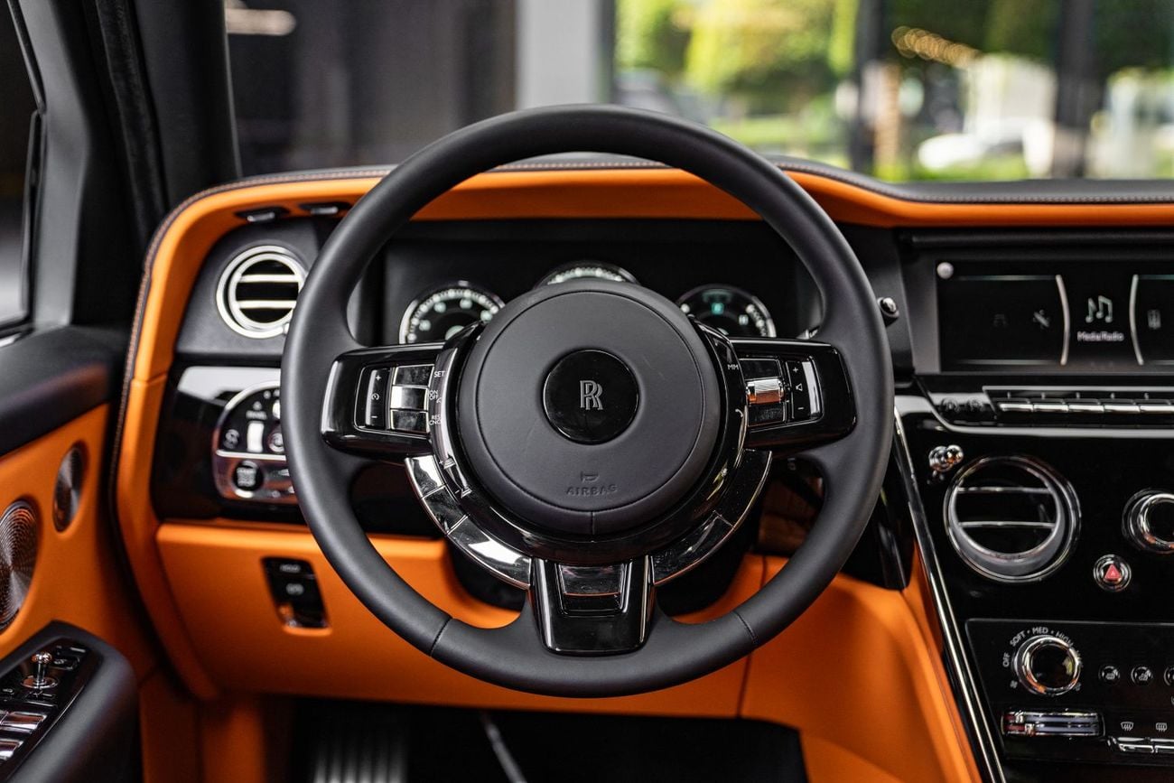 Rolls Royce Cullinan BLACK BADGE Fully loaded 2keys Original paint No Accident Under Warranty and Service Contract