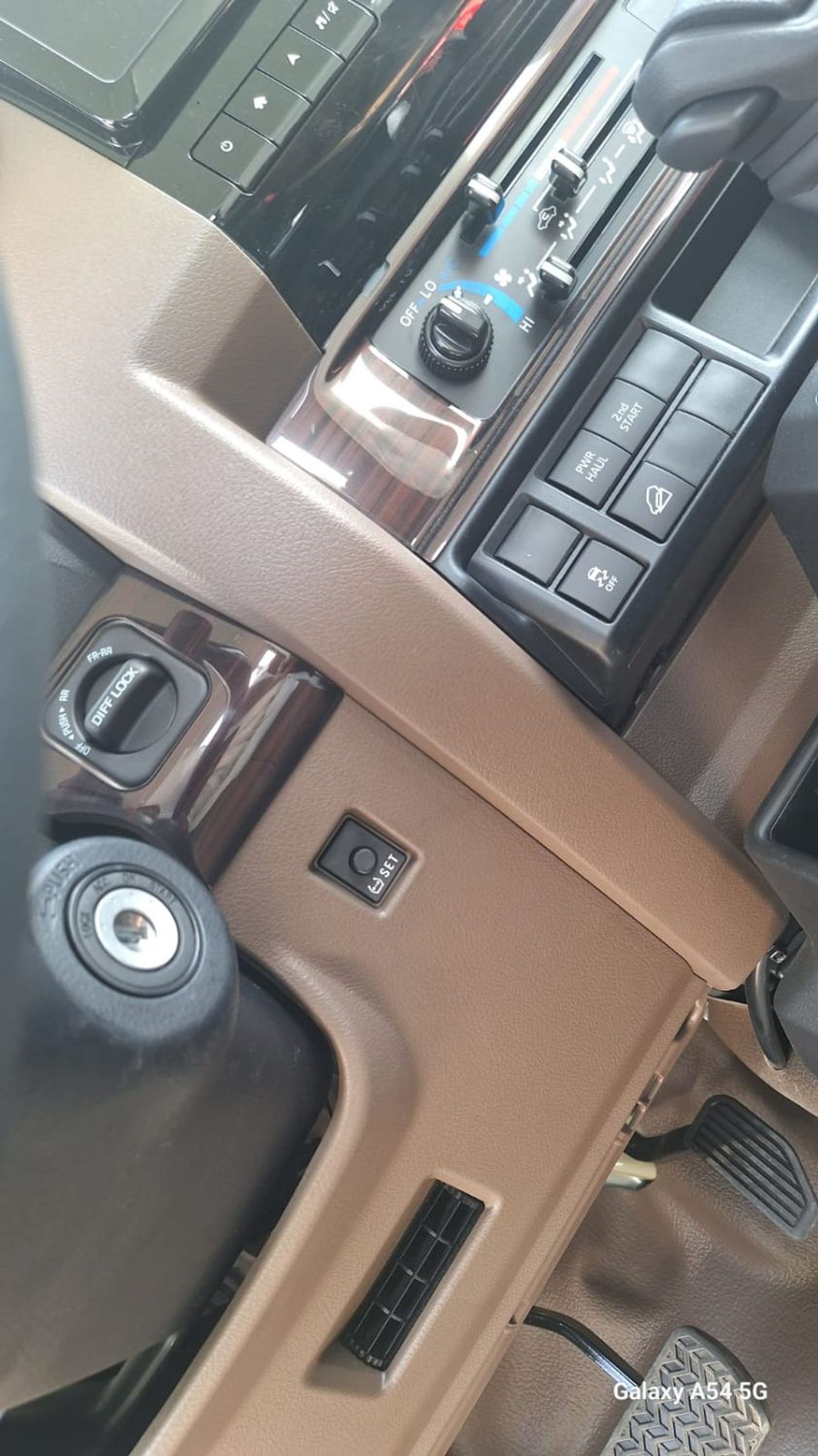 تويوتا لاند كروزر بيك آب TOYOTA LAND CRUISER LC79 DC FULL OPTION AT